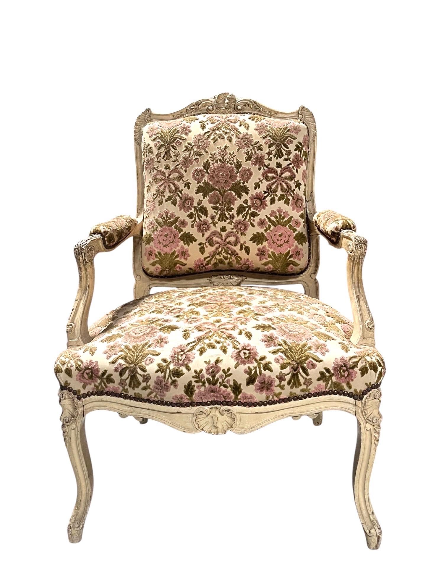 Very beautiful pair of armchairs 