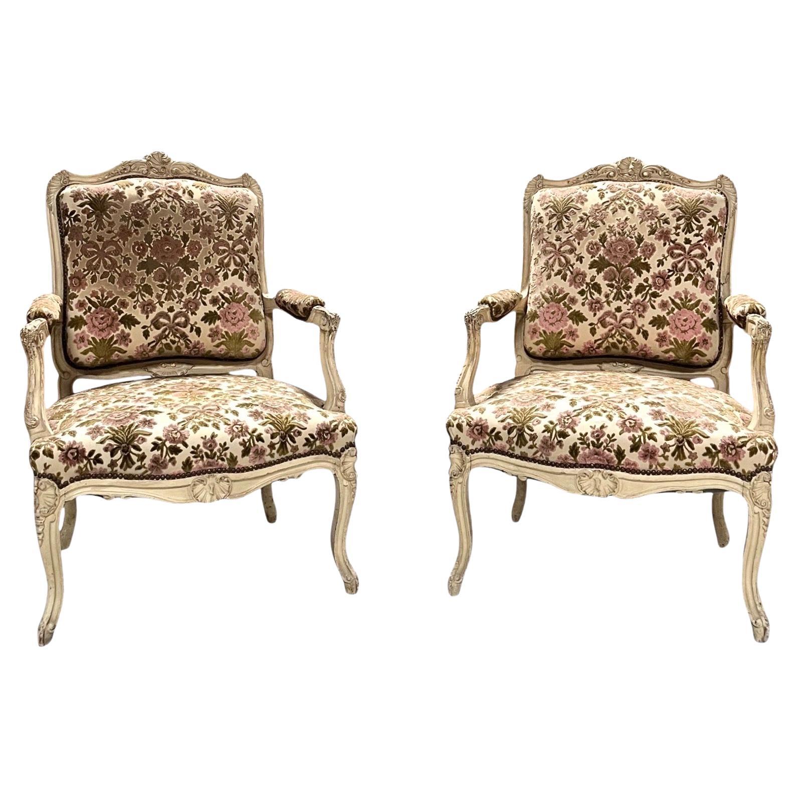 Pareja de sillones franceses "à la reine" madera pintada tallada - terciopelo - Luis XV