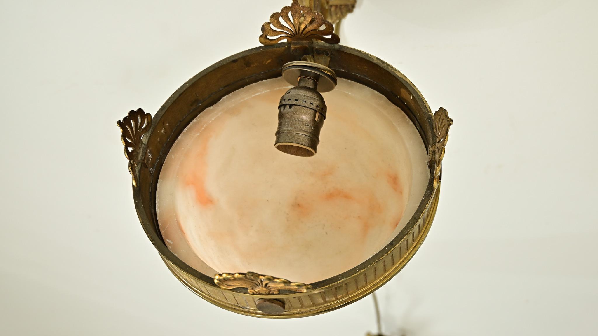 Coppia francese di lampade in alabastro Art Déco in vendita 7