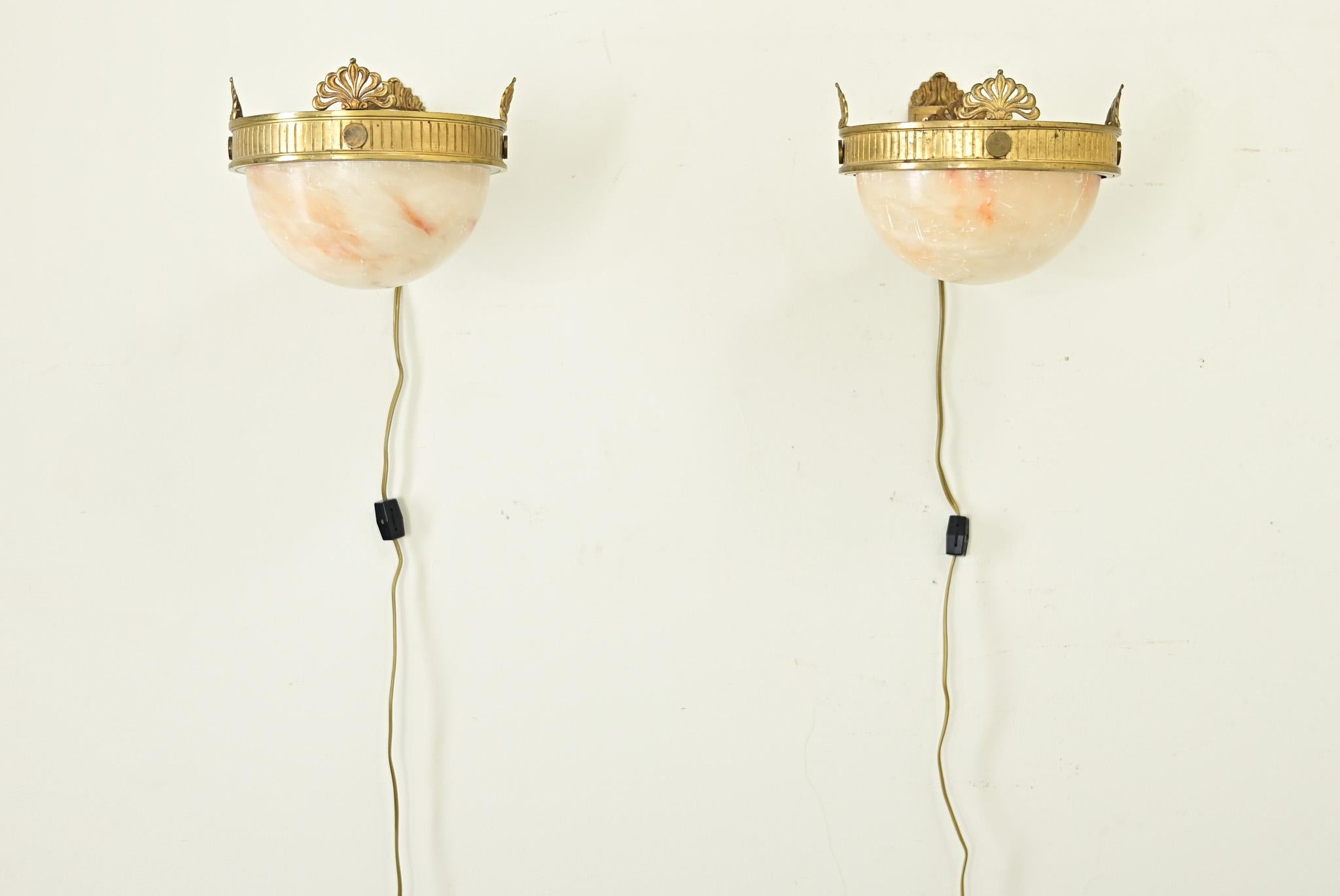 Intagliato Coppia francese di lampade in alabastro Art Déco in vendita
