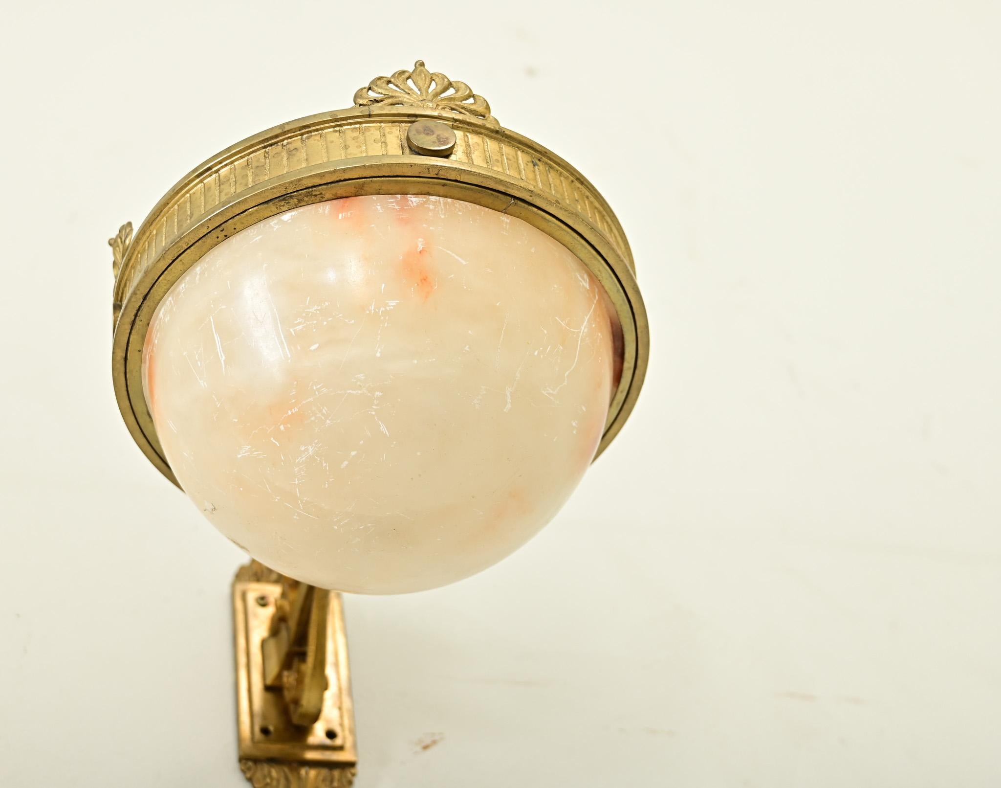 Coppia francese di lampade in alabastro Art Déco in vendita 1