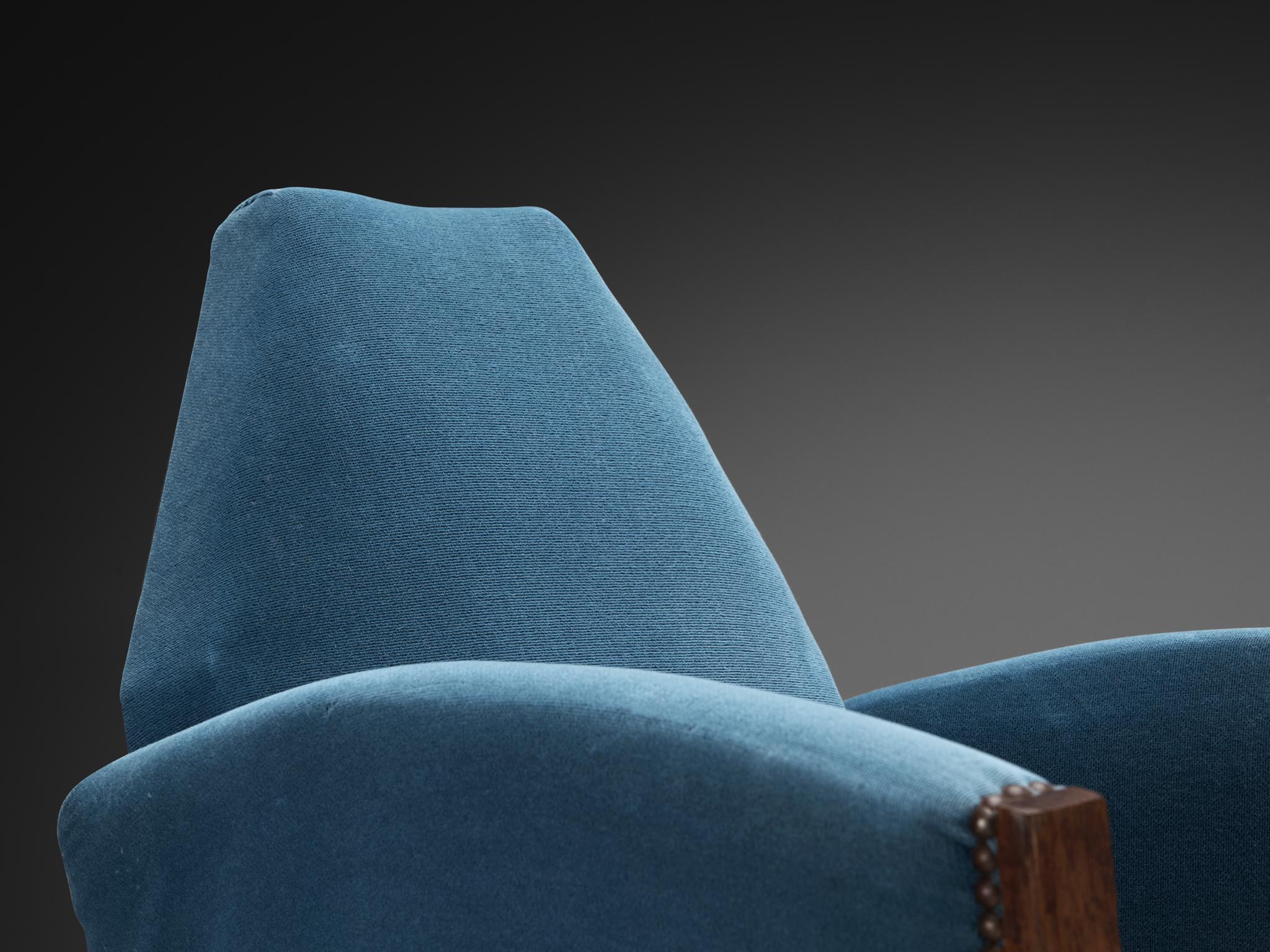 French Pair of Art Deco Lounge Chairs in Blue Velvet and Oak For Sale 3