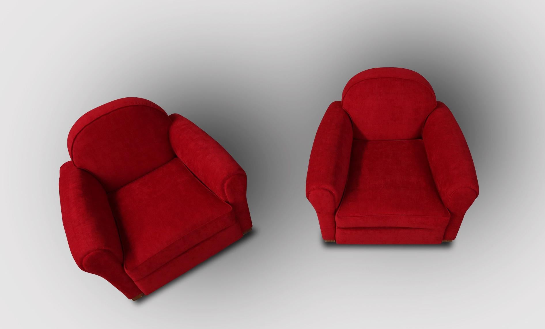 French Pair of Art Deco Lounge Chairs in Red Velvet For Sale 5