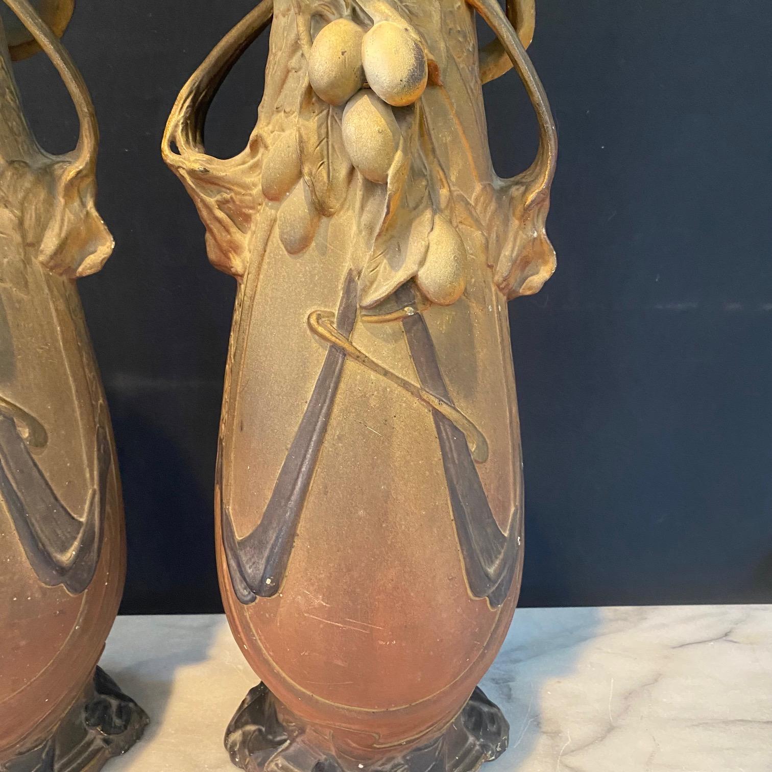 Paire de vases en porcelaine Art nouveau du 19ème siècle en vente 4