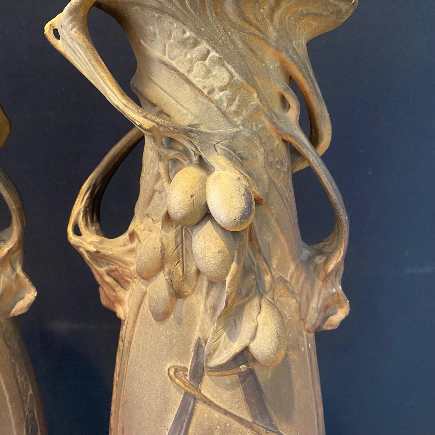 Paire de vases en porcelaine Art nouveau du 19ème siècle Bon état - En vente à Hopewell, NJ