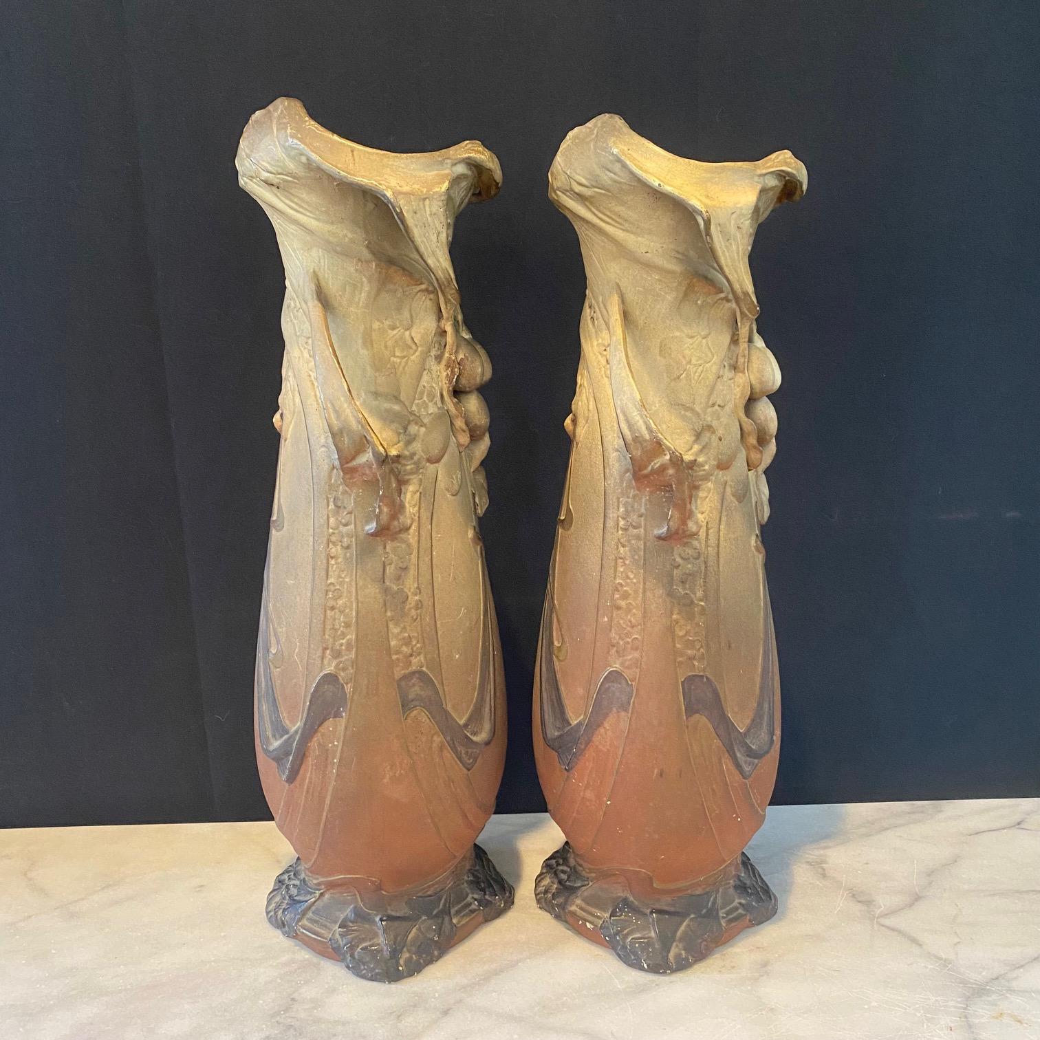 Paire de vases en porcelaine Art nouveau du 19ème siècle en vente 3