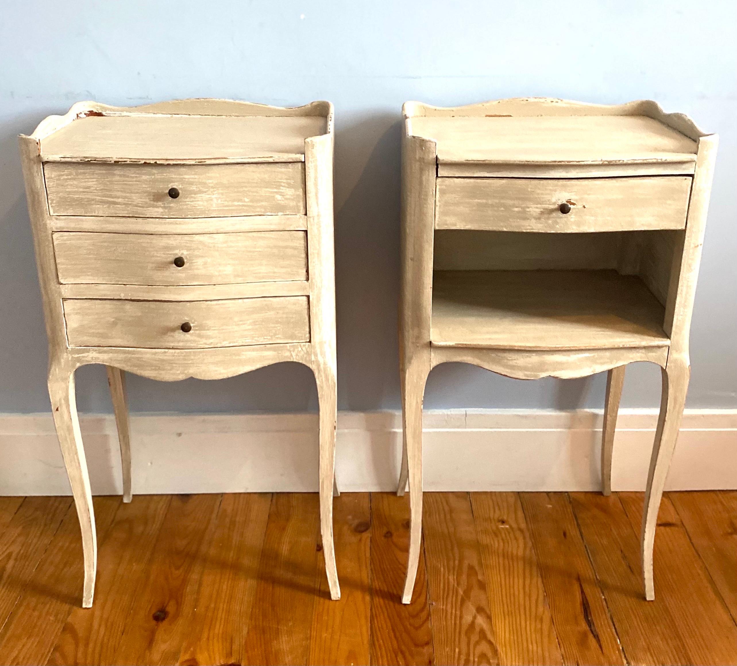 Very nice pair of gray patina bedside tables in the Louis XV style. 
The legs are slightly curved.
One of the table is composed of three drawers that open and the other is composed of one drawer and a niche.
Circa 1950 - France

The Louis XV style