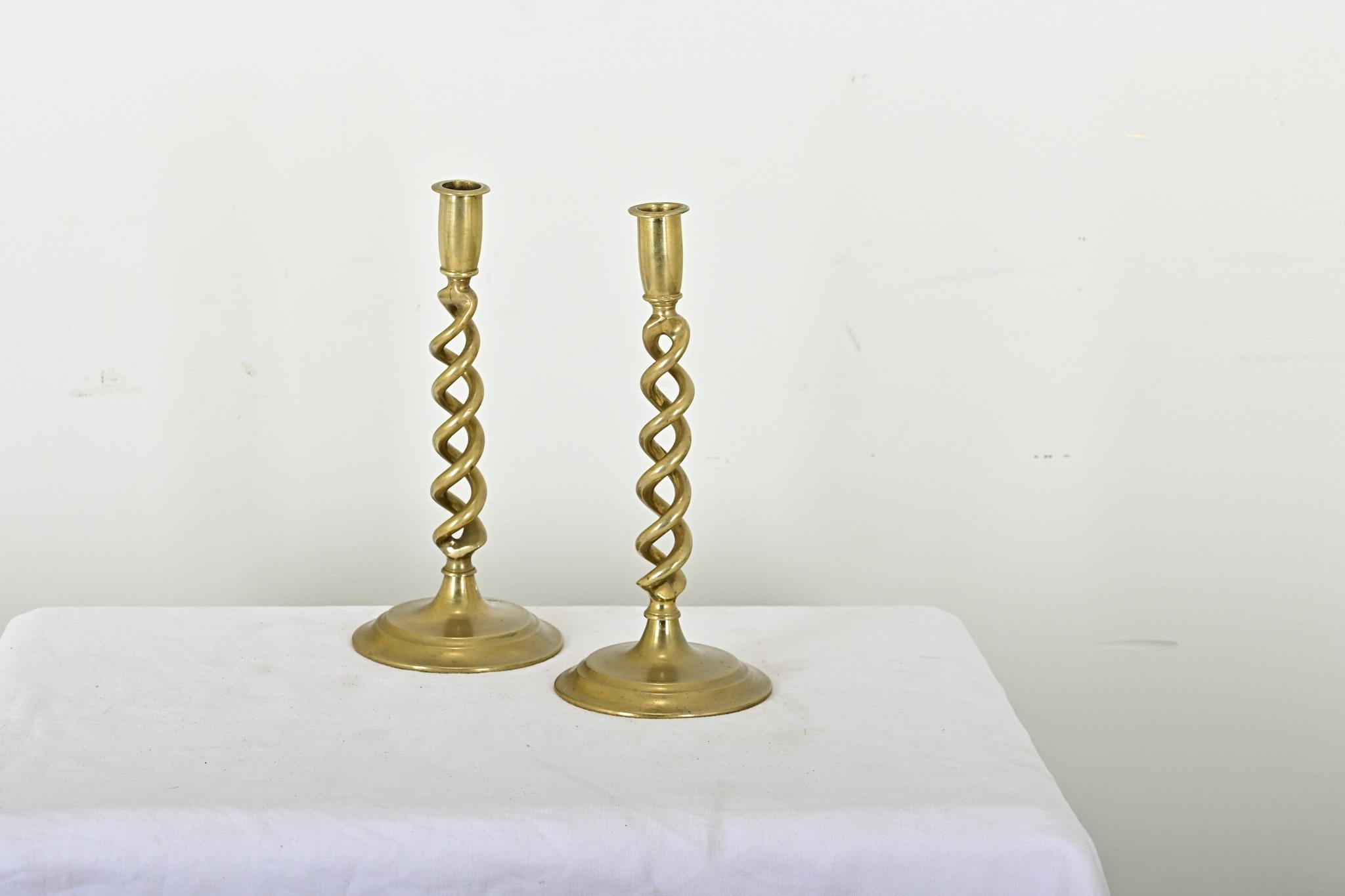 French Pair of Brass Barley Twist Candlesticks In Good Condition For Sale In Baton Rouge, LA