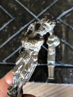 Pareja francesa de cachets de bronce que representan a un gaitero y a un tamborilero