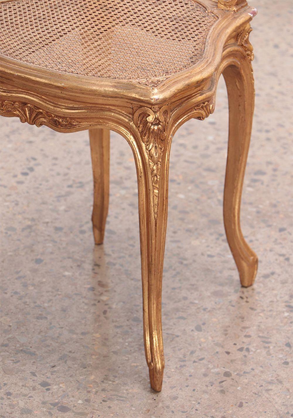 Paire de chaises d'appoint en bois doré sculpté, C.I.C. 1910 en vente 1