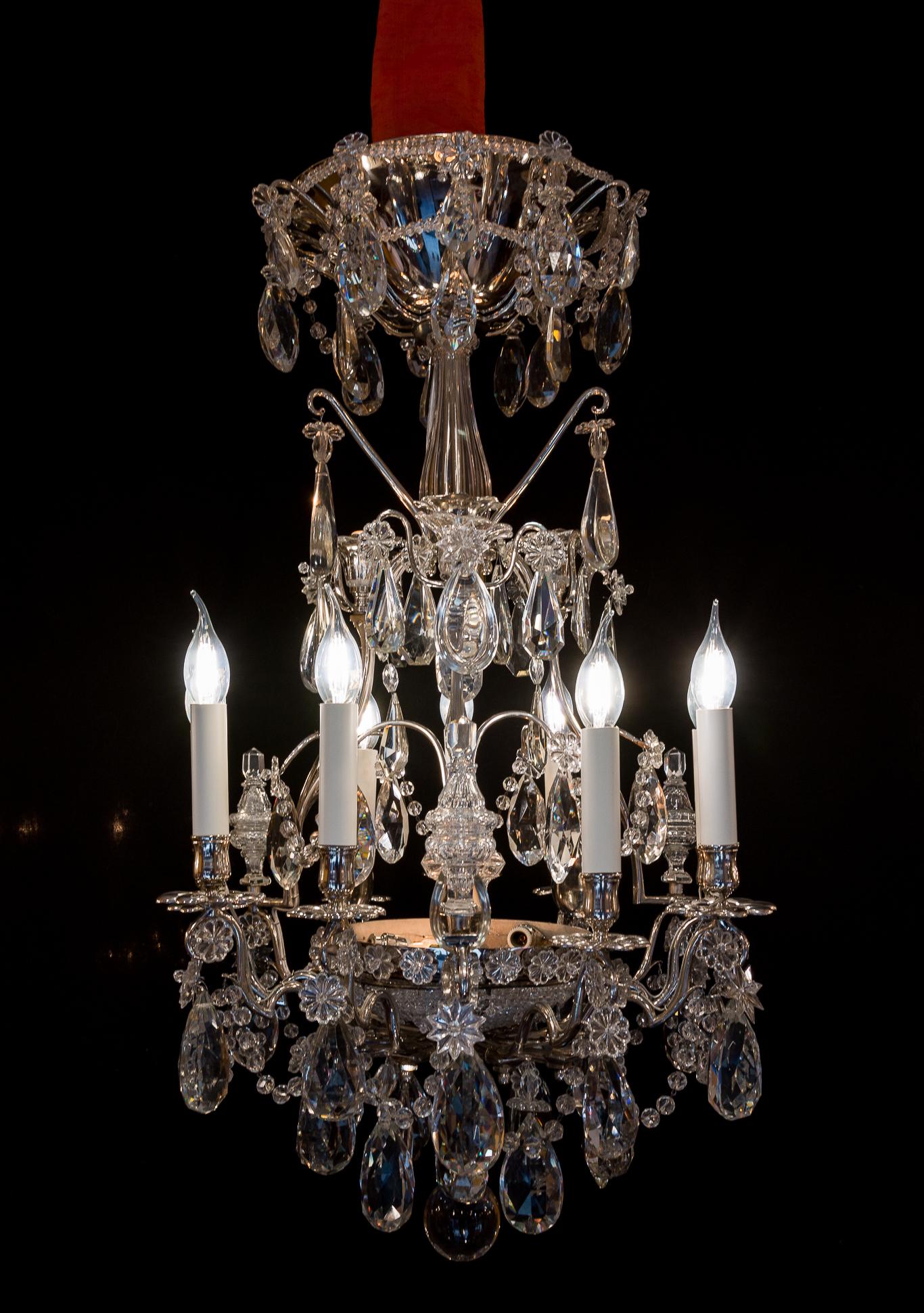 French Pair of Chandeliers by Baguès and Baccarat, Silver-Plate and Cut Crystal In Good Condition For Sale In Saint Ouen, FR