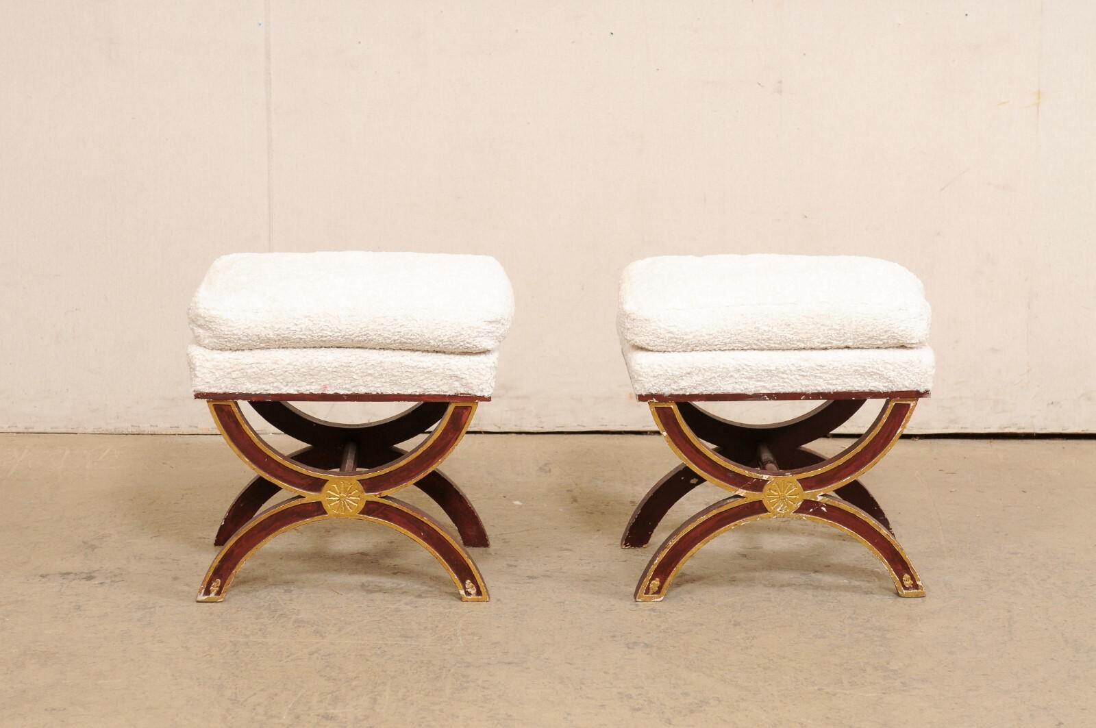 French Pair of Curule Style Stools, Nubby Textured White Upholstery For Sale 5