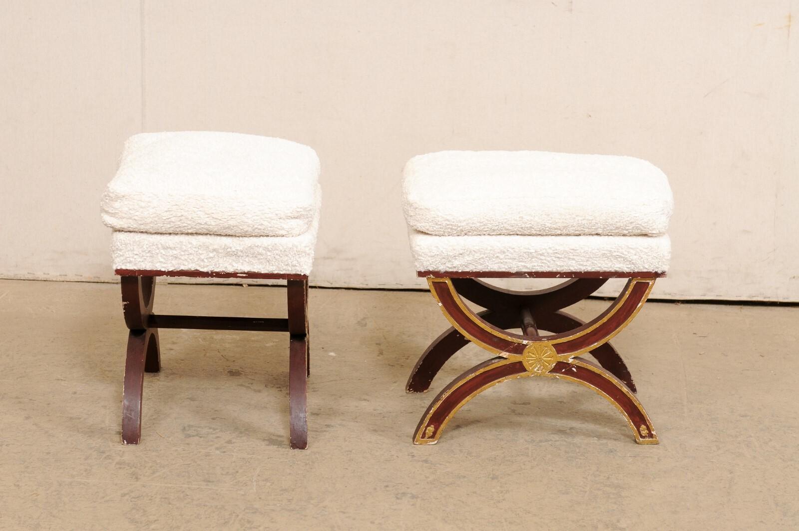 French Pair of Curule Style Stools, Nubby Textured White Upholstery For Sale 2