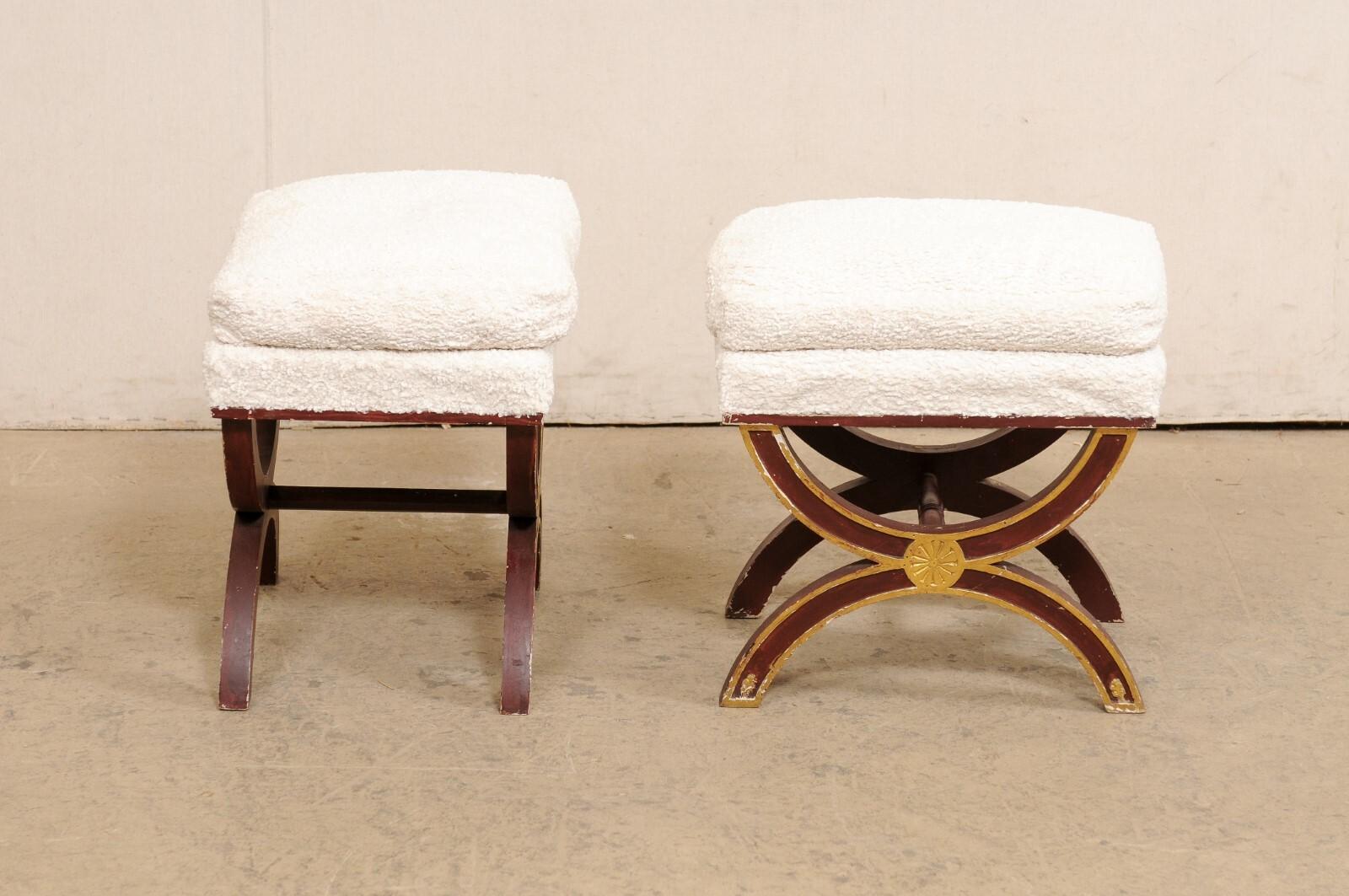 French Pair of Curule Style Stools, Nubby Textured White Upholstery For Sale 3