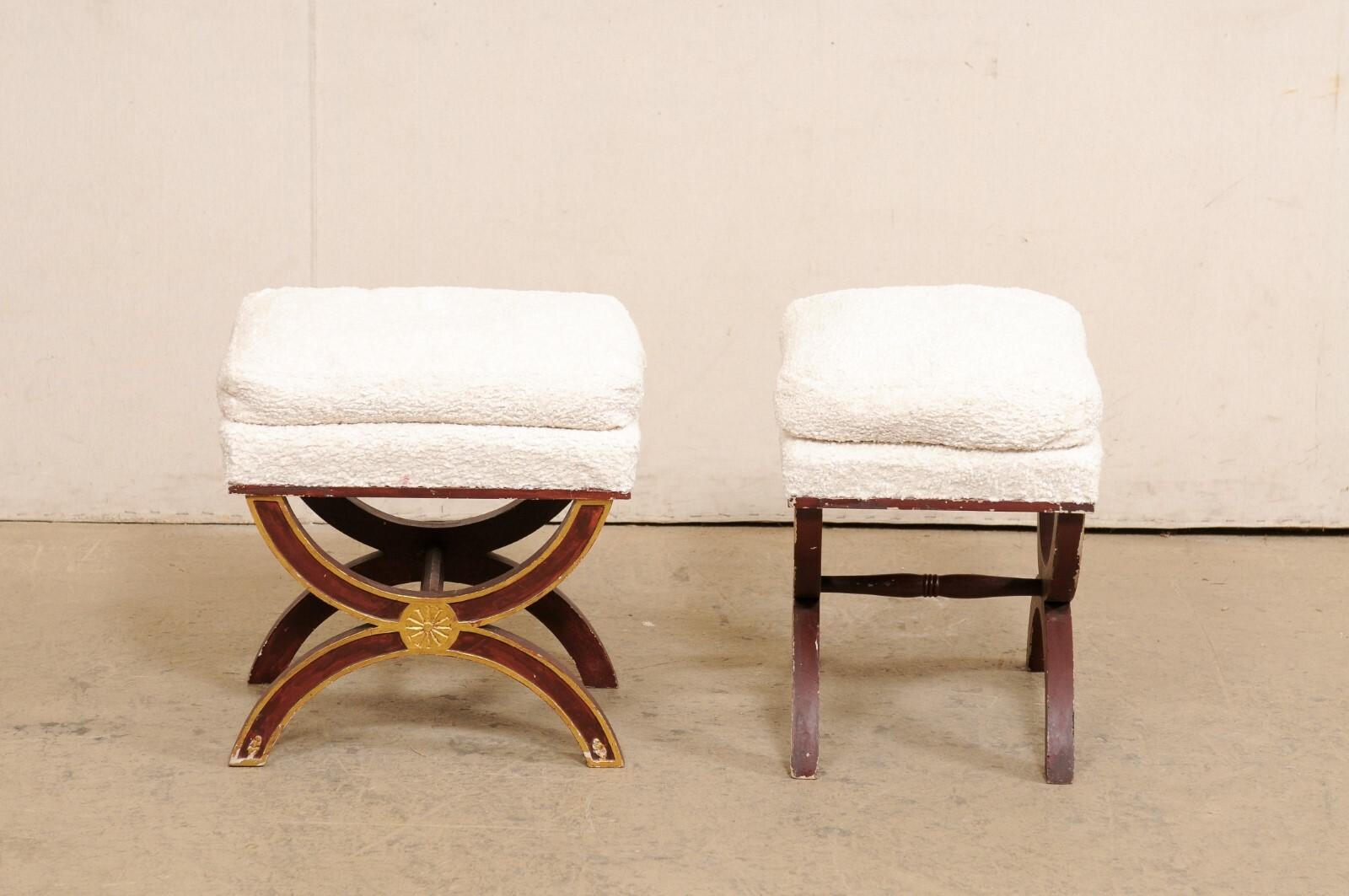 French Pair of Curule Style Stools, Nubby Textured White Upholstery For Sale 4