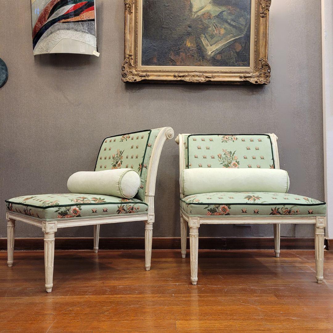 French Pair of  Directoire style armchairs off white wood and Pierre Frey fabric In Good Condition For Sale In Valladolid, ES