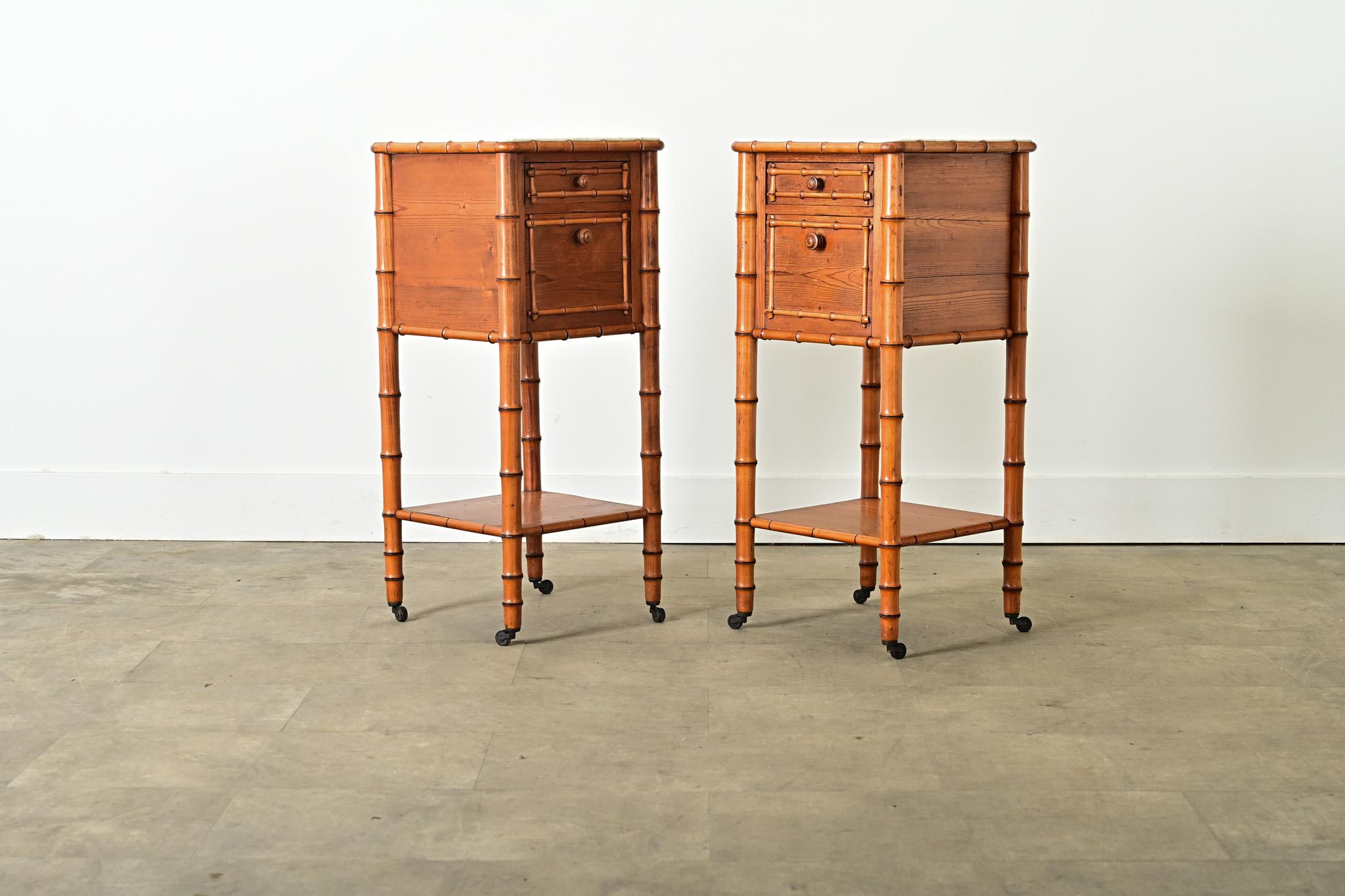 Paire de tables de chevet en faux bambou en vente 5