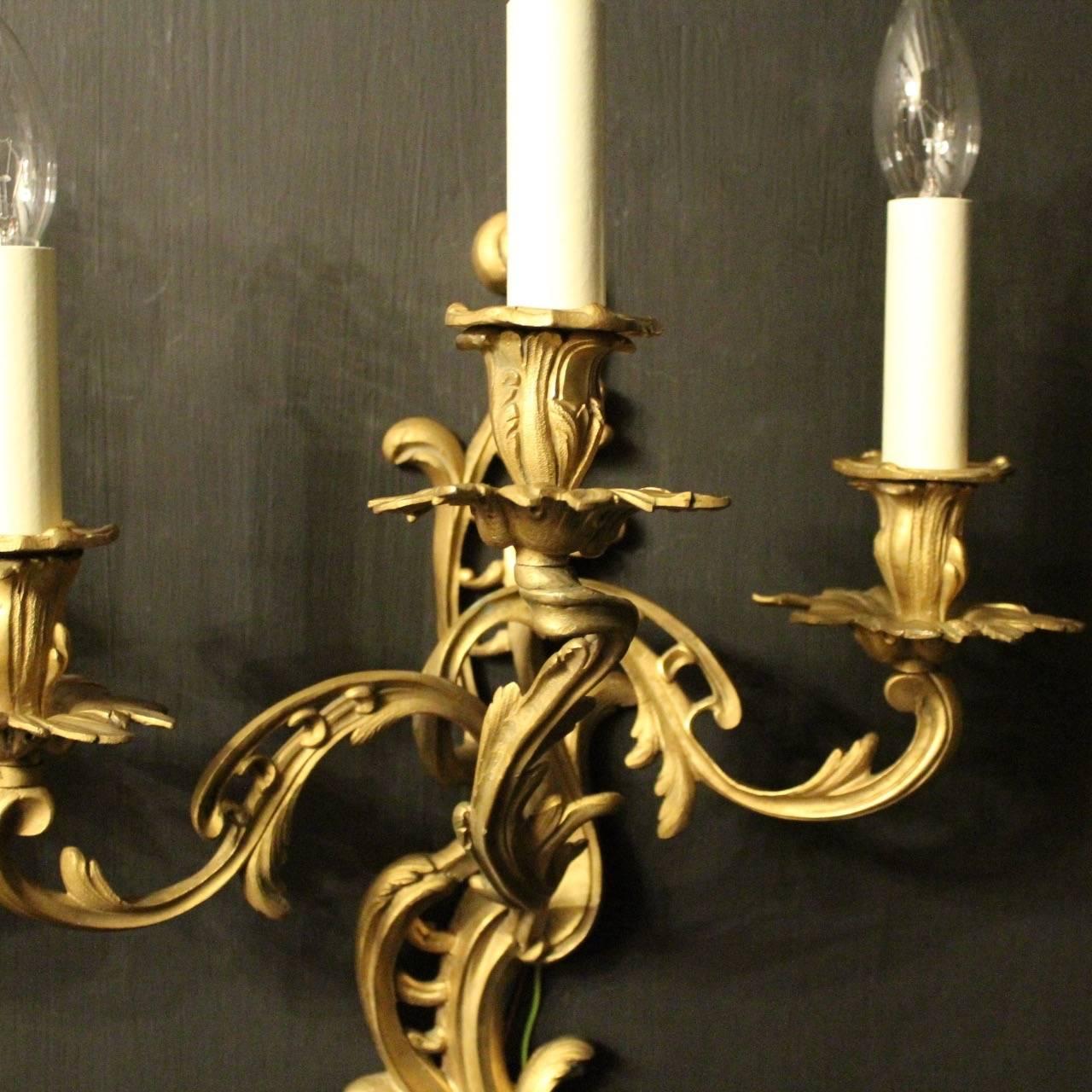 French Pair of Gilded Triple Light Antique Wall Lights For Sale 1