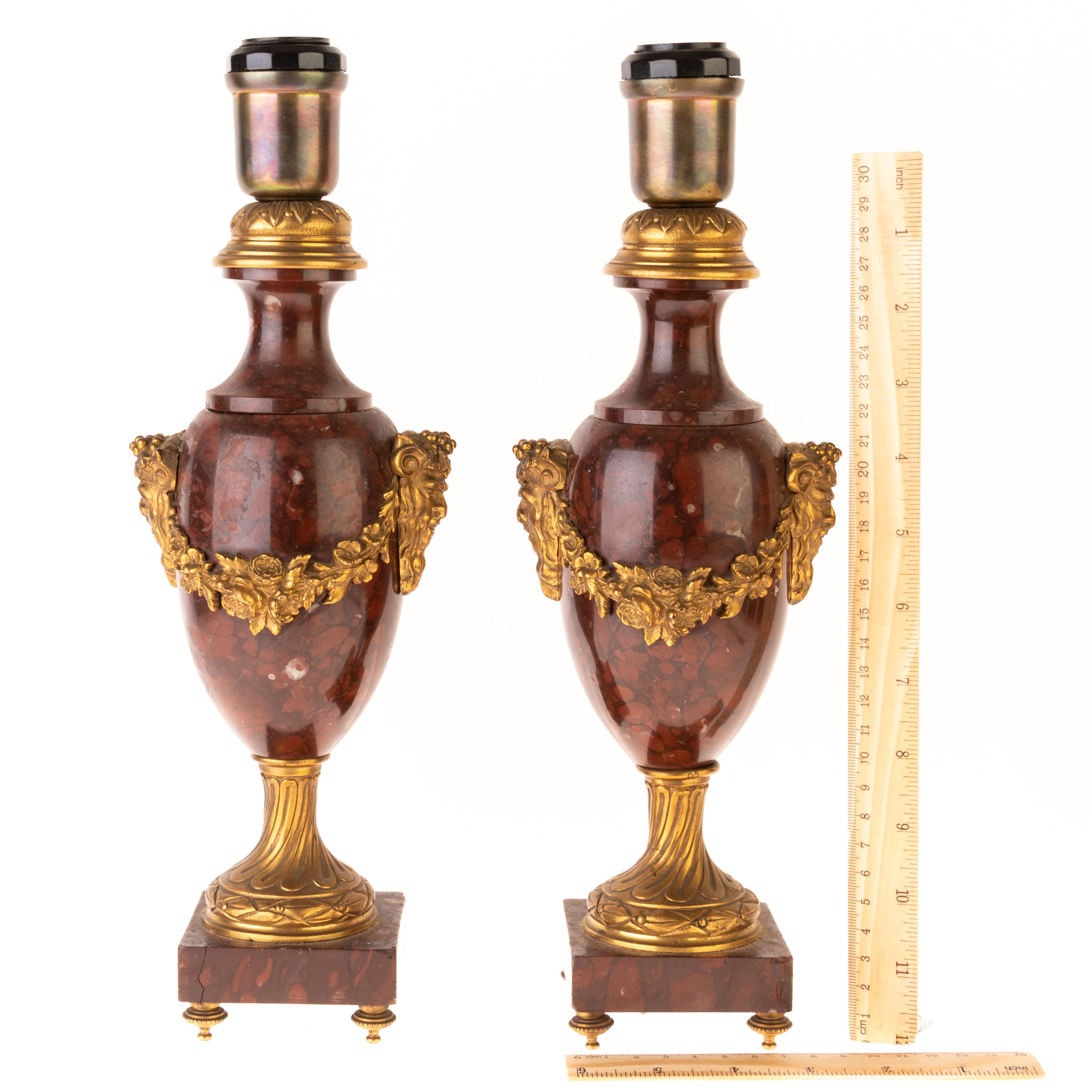 Coppia di lampade a urna in bronzo dorato e marmo rosso con satiro del XIX secolo in vendita 12