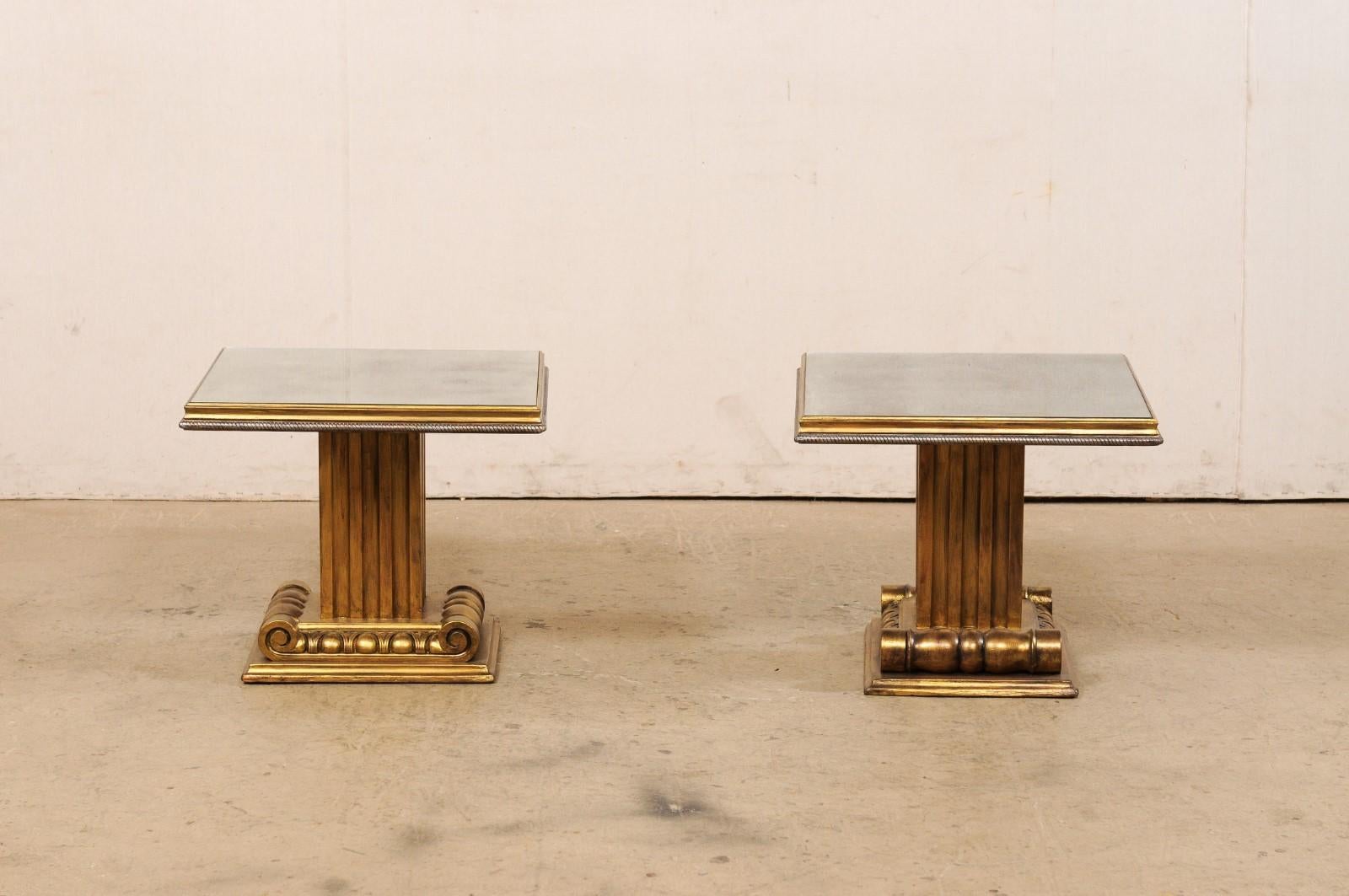20ième siècle Paire de tables d'appoint à plateau en miroir, dorées et Antique Mirror en vente