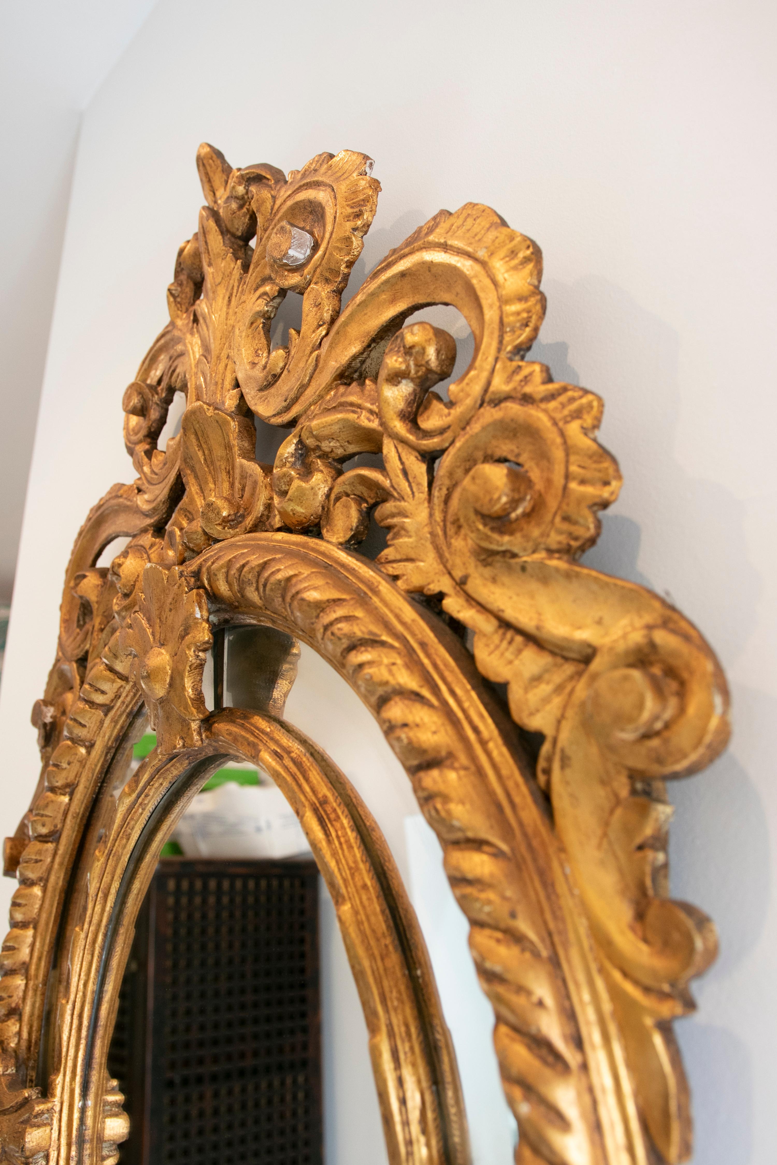 French Pair of Hand-Carved Oval-Shaped Gilded Mirrors For Sale 1
