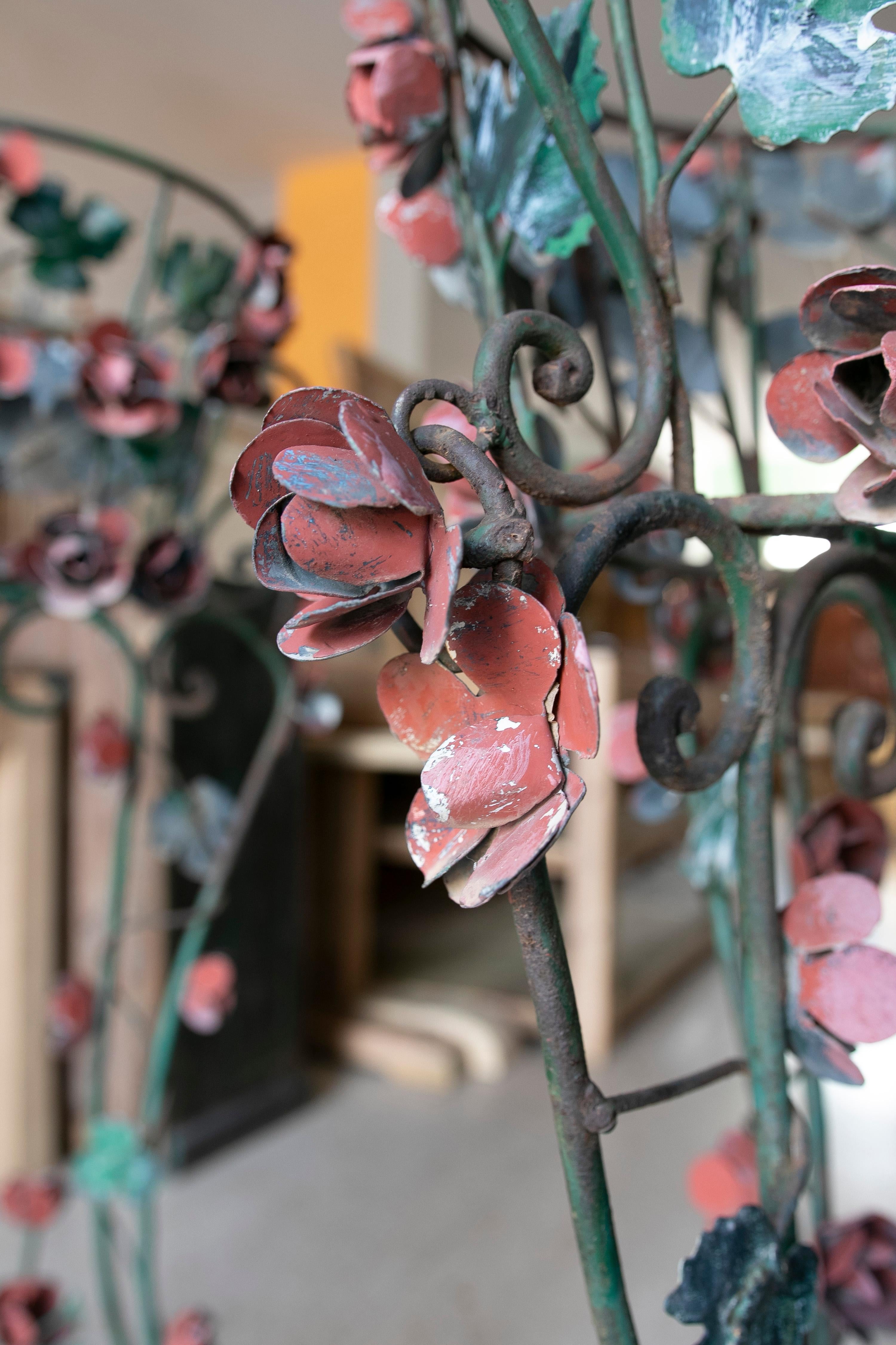Francés  Pareja de soportes de hierro y metal pintados a mano para jardineras en venta 5