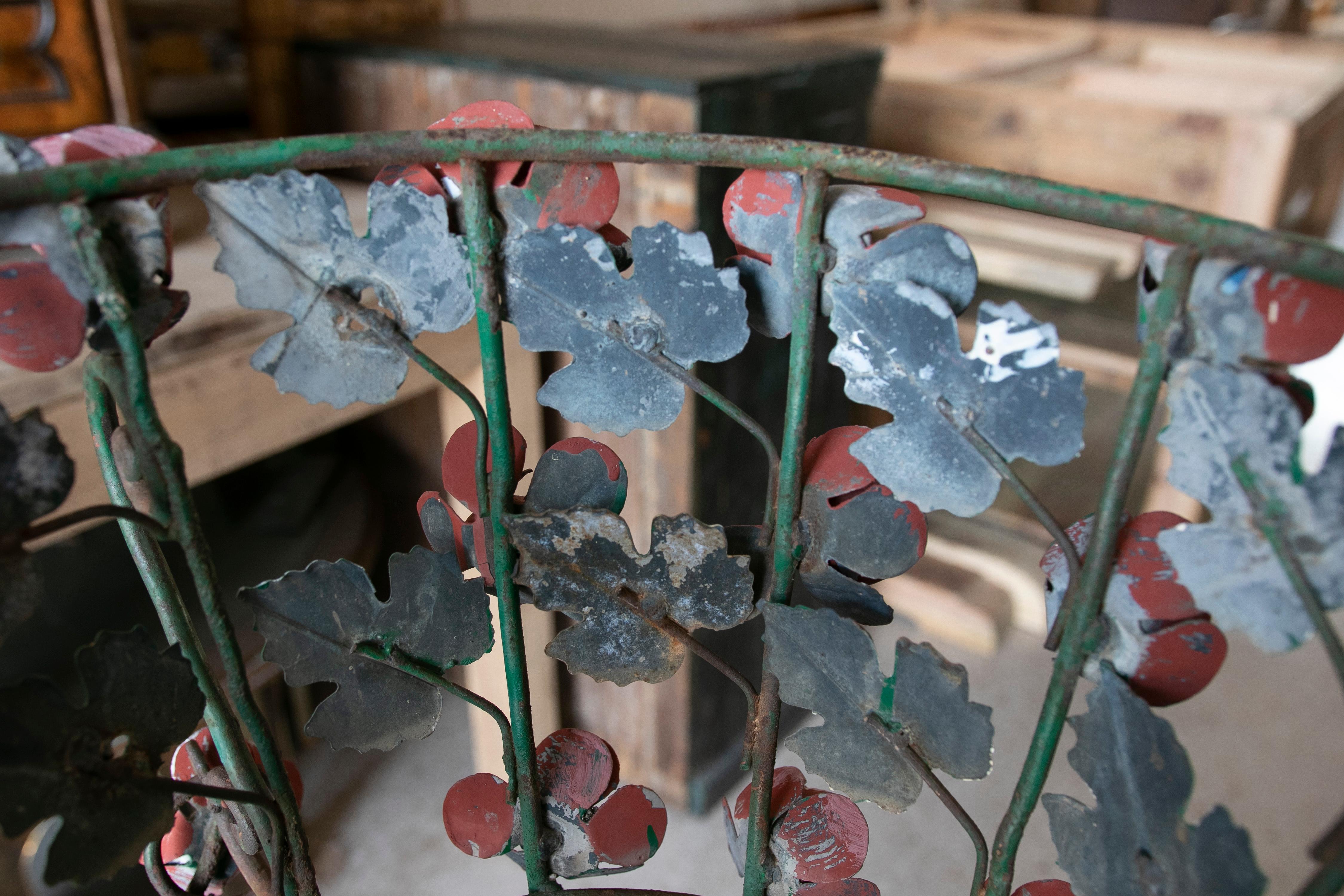  French  Pair of Hand-Painted Iron and Metal Supports for Planters For Sale 11