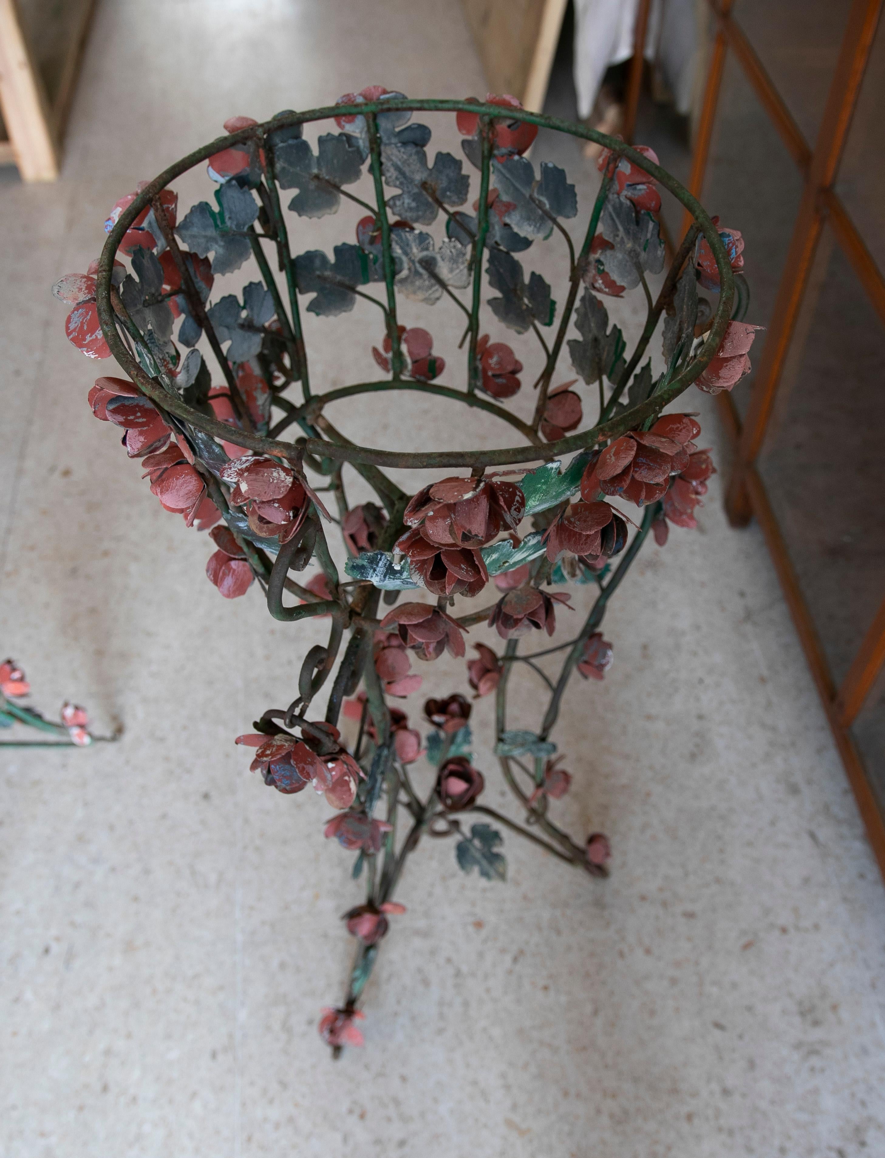  French  Pair of Hand-Painted Iron and Metal Supports for Planters For Sale 16