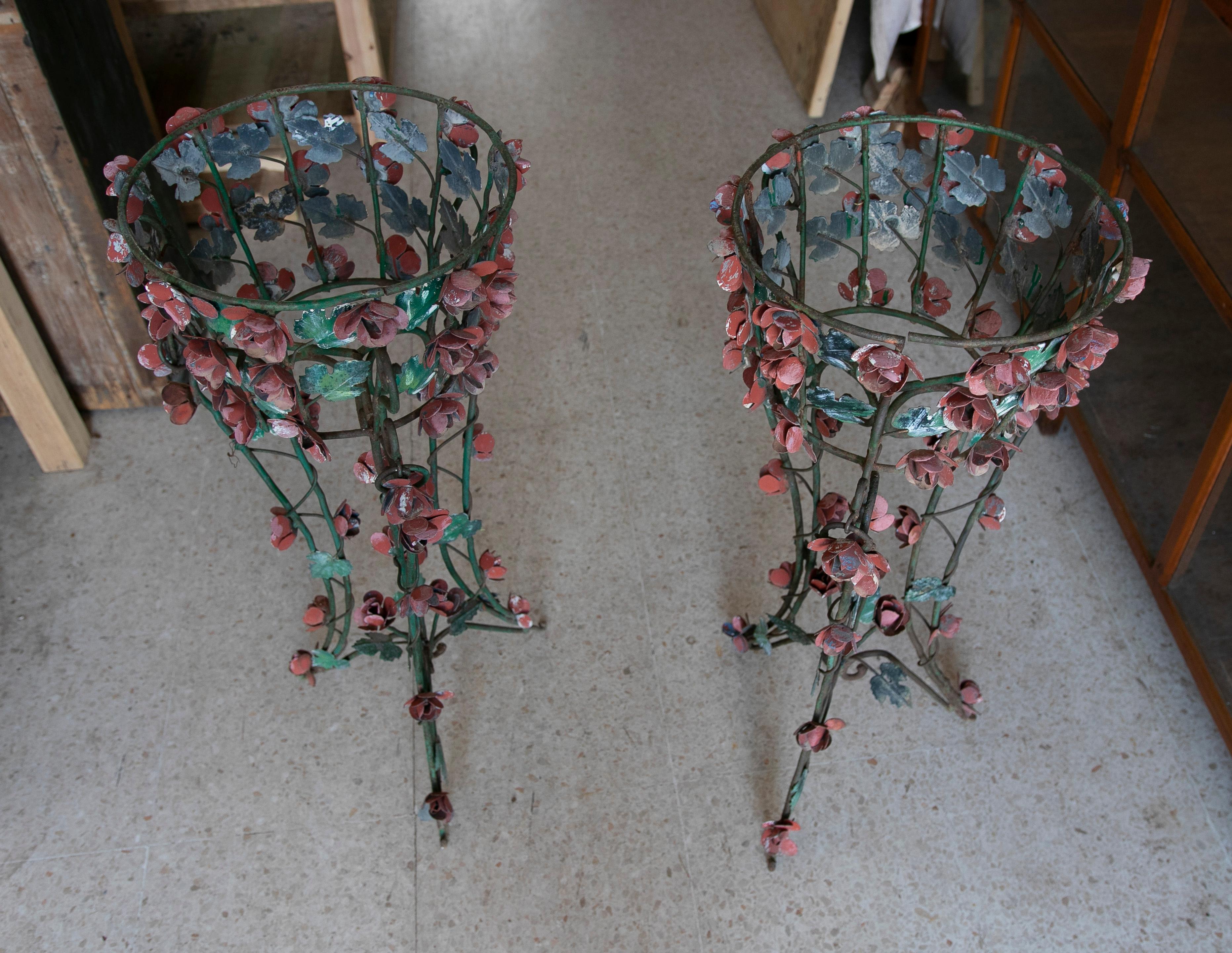  French  Pair of Hand-Painted Iron and Metal Supports for Planters For Sale 1
