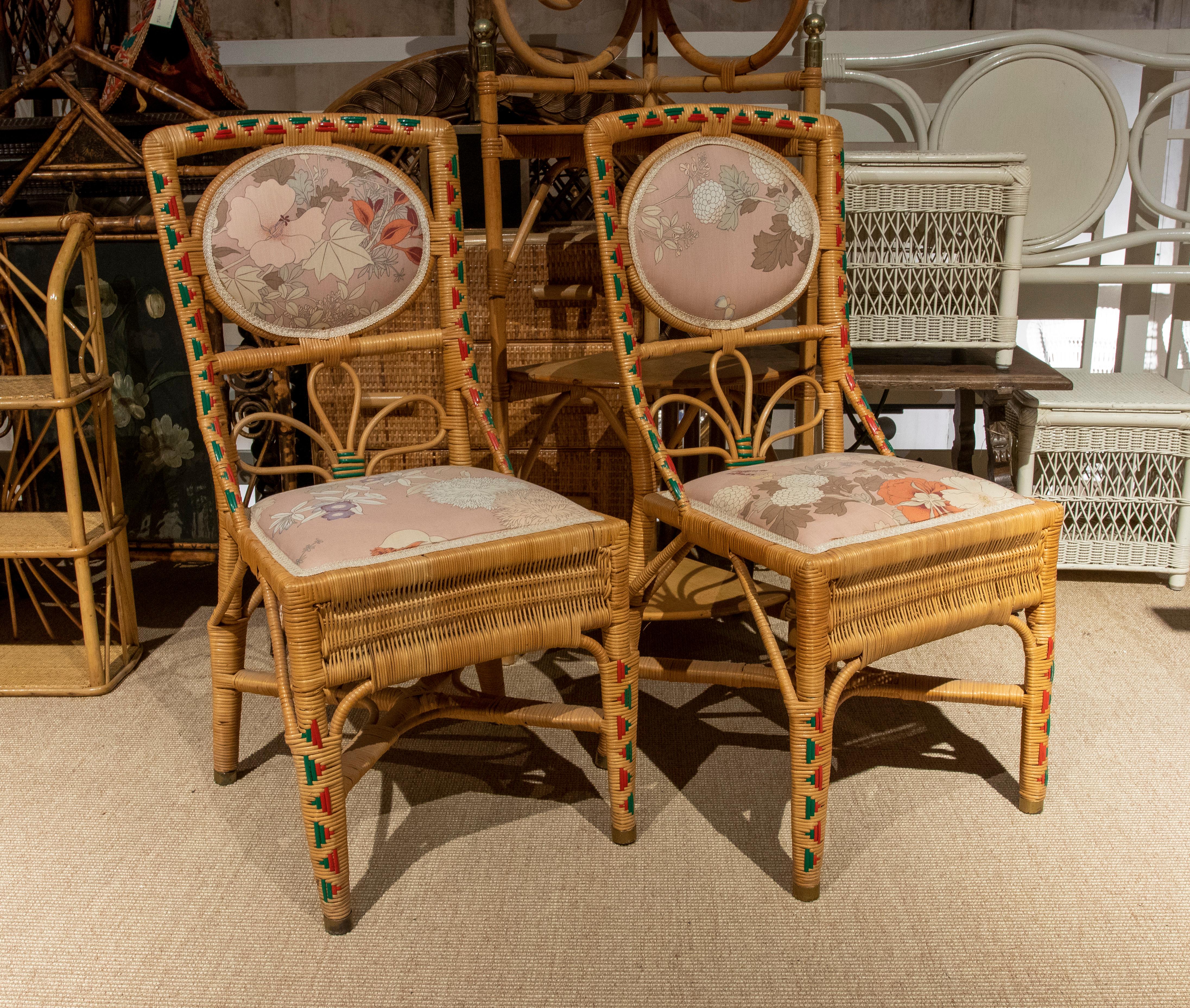 French Pair of Handmade Wicker Chairs with Colorful Decoration In Good Condition In Marbella, ES
