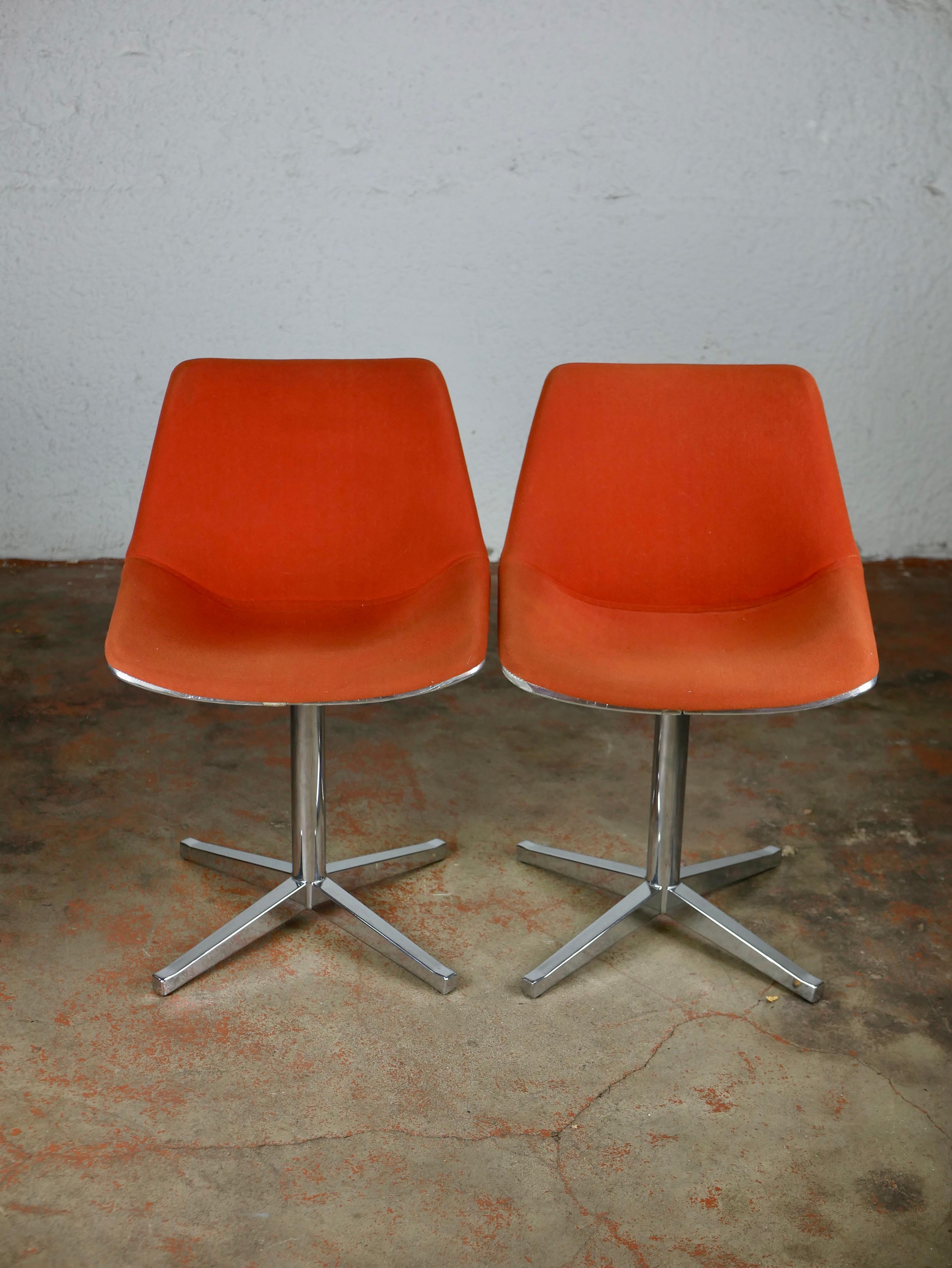 French Pair of L202 Chairs by Roland Schweitzer for Lafargue, 1970s In Good Condition In Lyon, FR