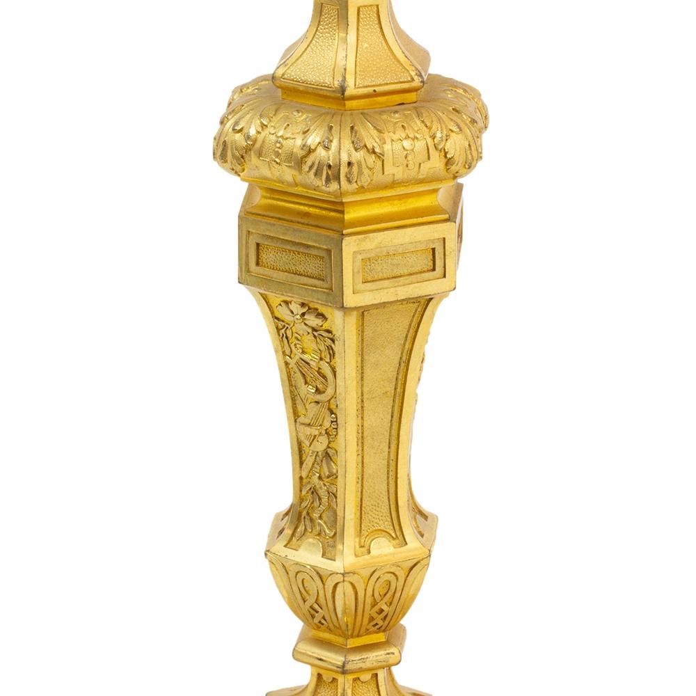 Paire de candélabres en bronze doré de style Louis XIV Henry Dasson en vente 3