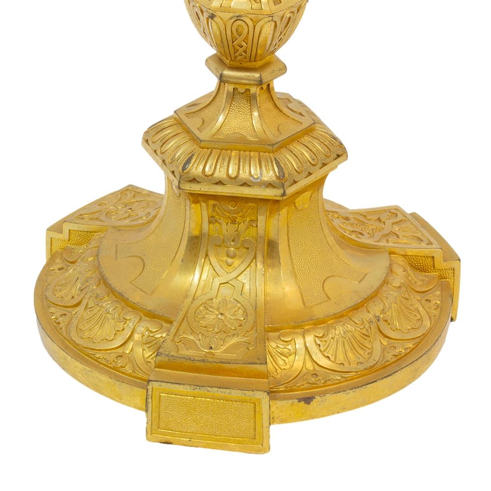 Paire de candélabres en bronze doré de style Louis XIV Henry Dasson en vente 5