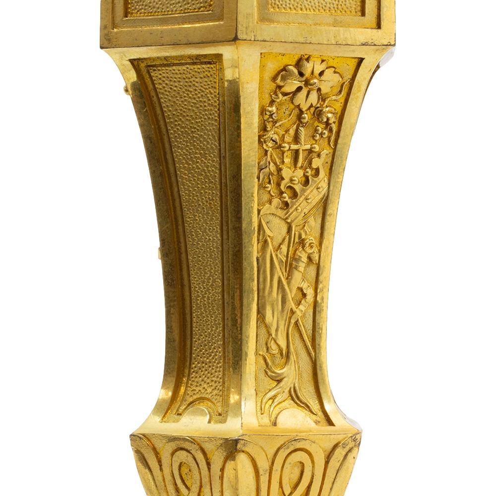 Paire de candélabres en bronze doré de style Louis XIV Henry Dasson en vente 6