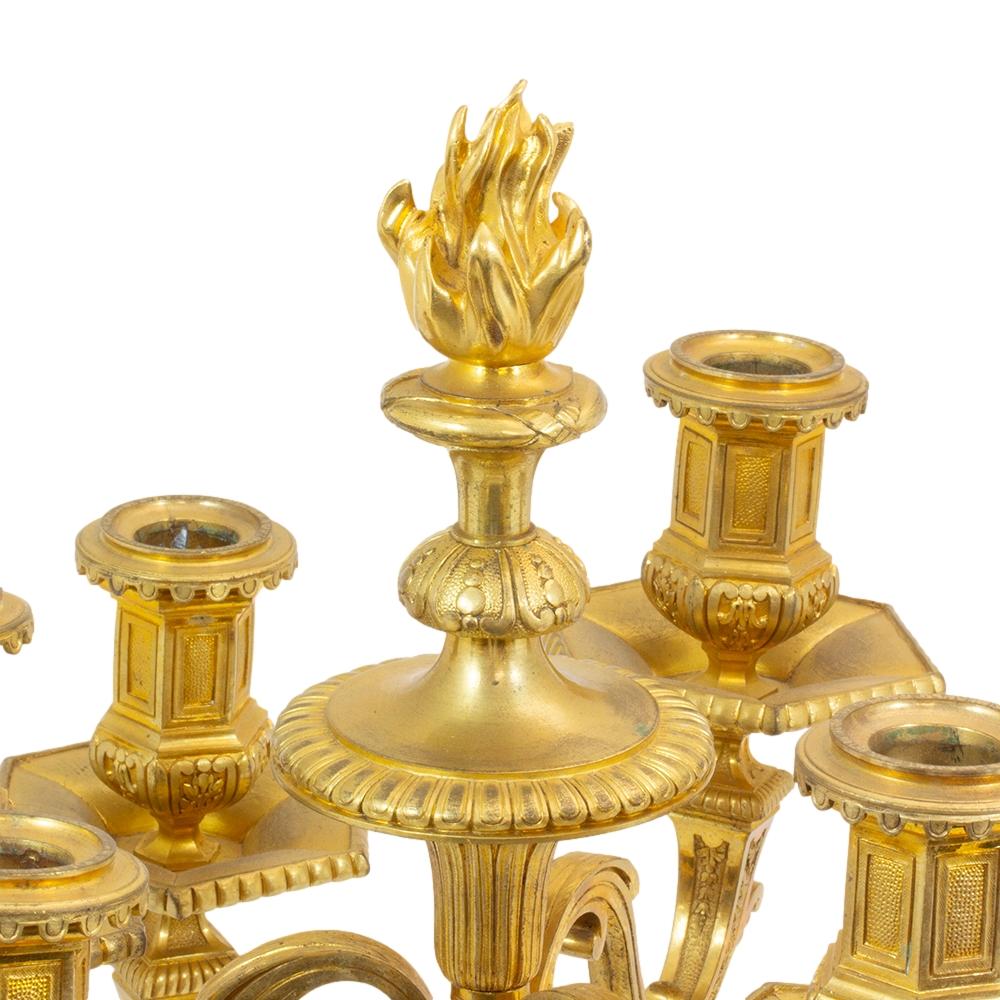 Paire de candélabres en bronze doré de style Louis XIV Henry Dasson en vente 9
