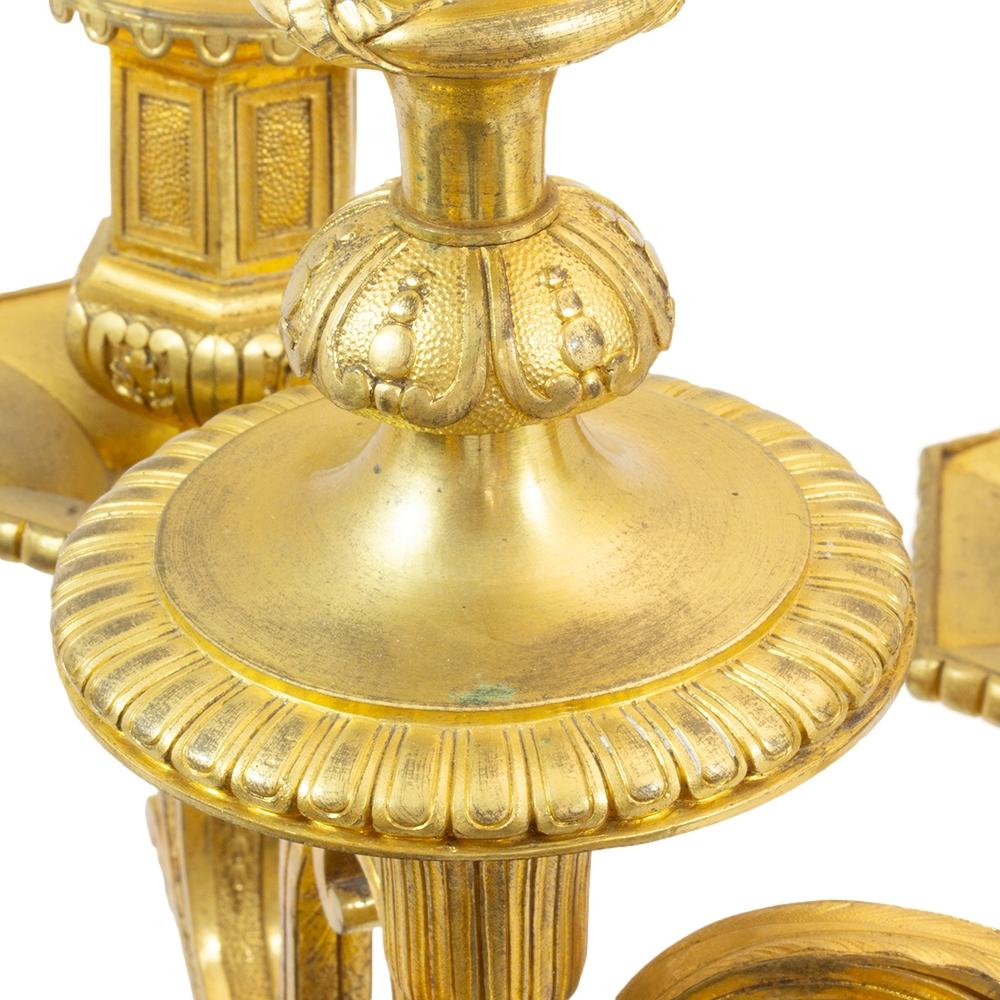 Paire de candélabres en bronze doré de style Louis XIV Henry Dasson en vente 10