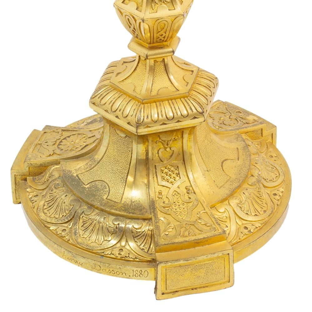 Paire de candélabres en bronze doré de style Louis XIV Henry Dasson en vente 11