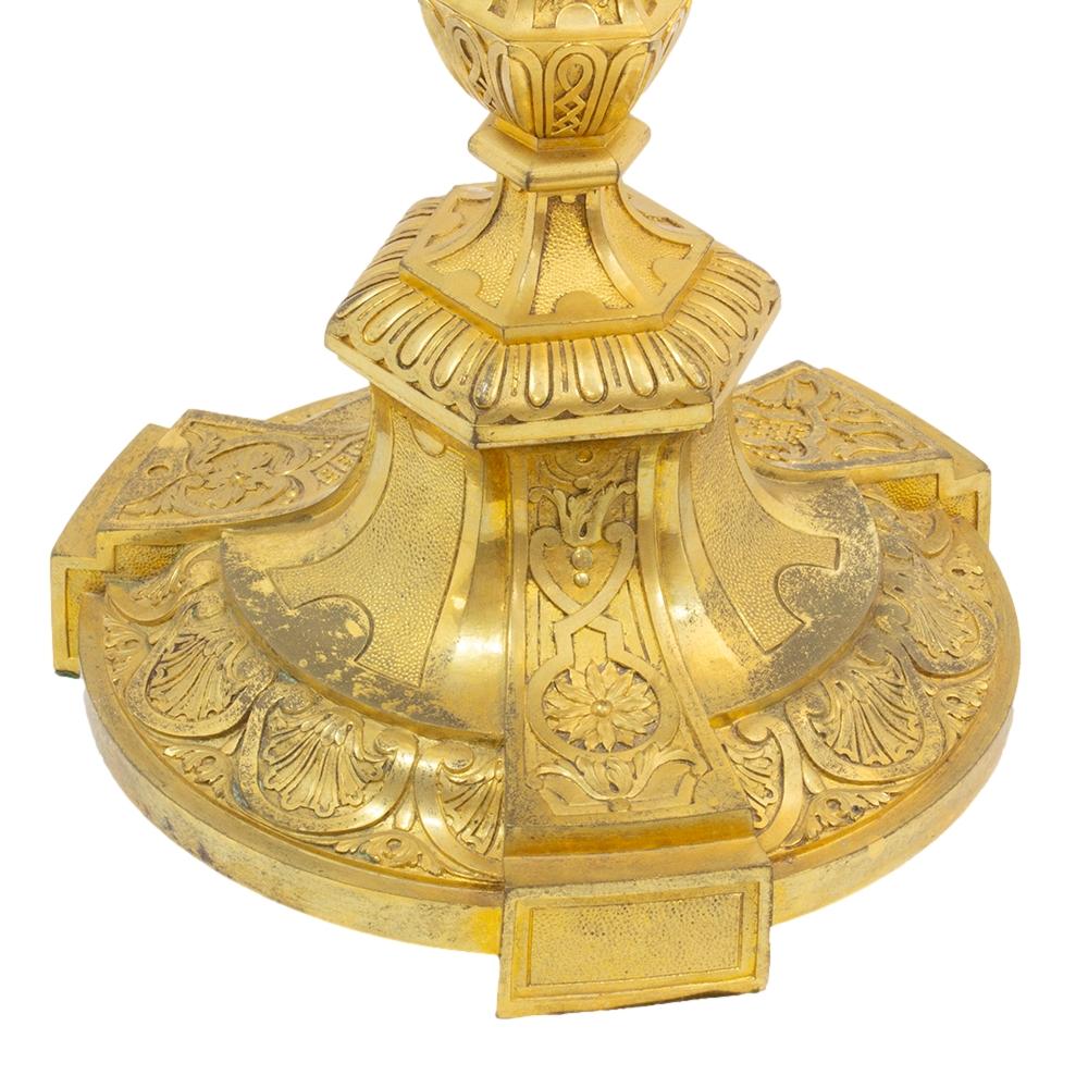 Paire de candélabres en bronze doré de style Louis XIV Henry Dasson en vente 12