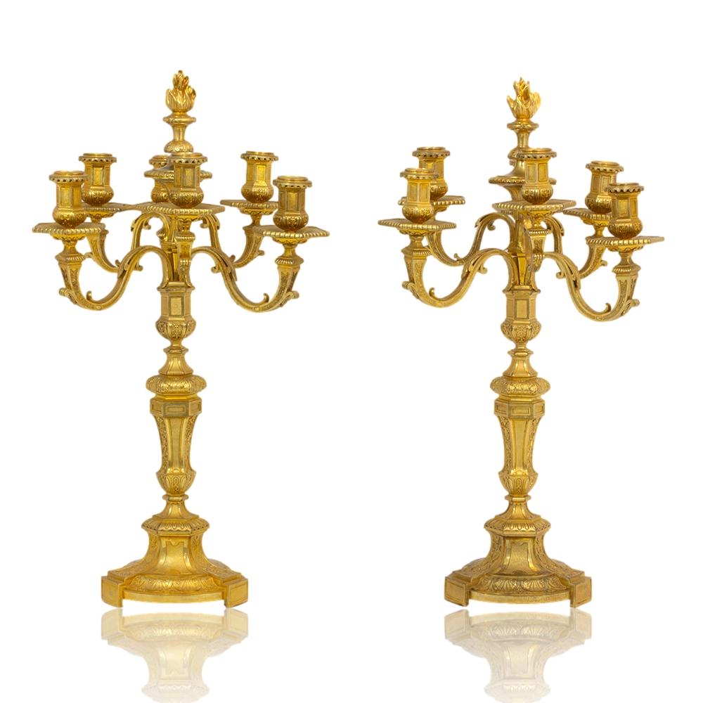 Fait main Paire de candélabres en bronze doré de style Louis XIV Henry Dasson en vente