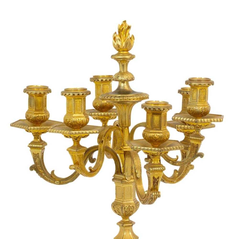 XIXe siècle Paire de candélabres en bronze doré de style Louis XIV Henry Dasson en vente