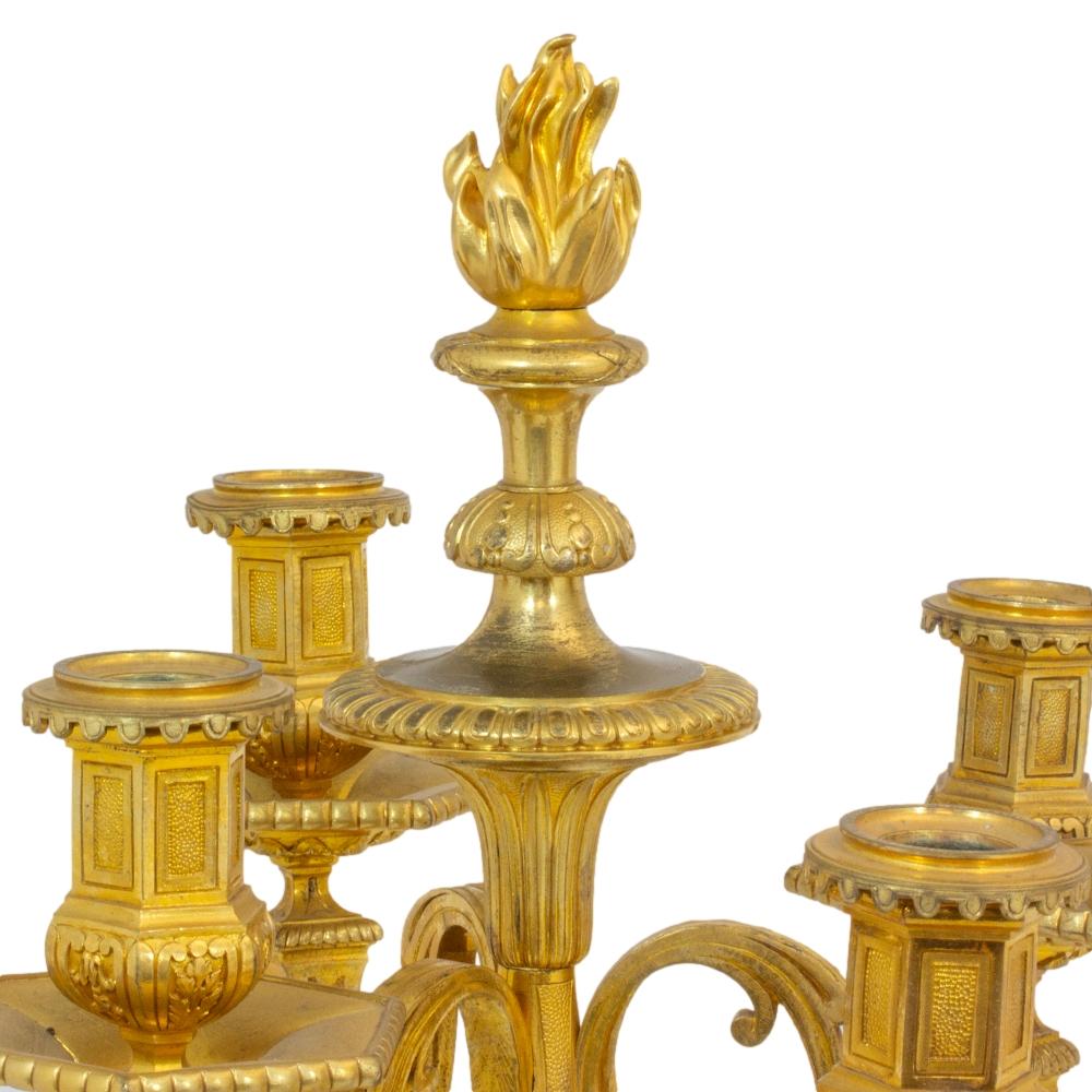 Métal Paire de candélabres en bronze doré de style Louis XIV Henry Dasson en vente