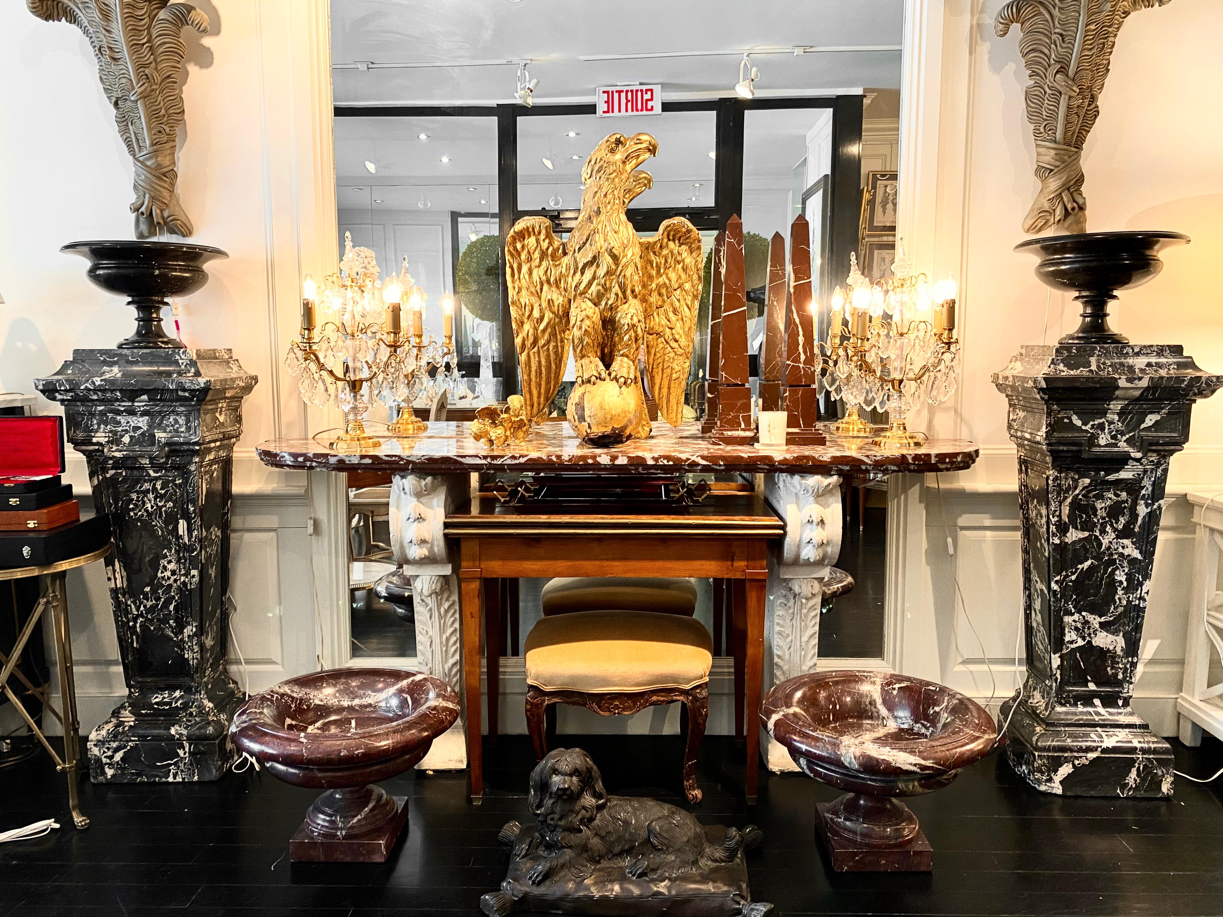 Paar französische Girandolen-Kristall-Kandelaber aus Bronze im Louis-XV-Stil im Angebot 13