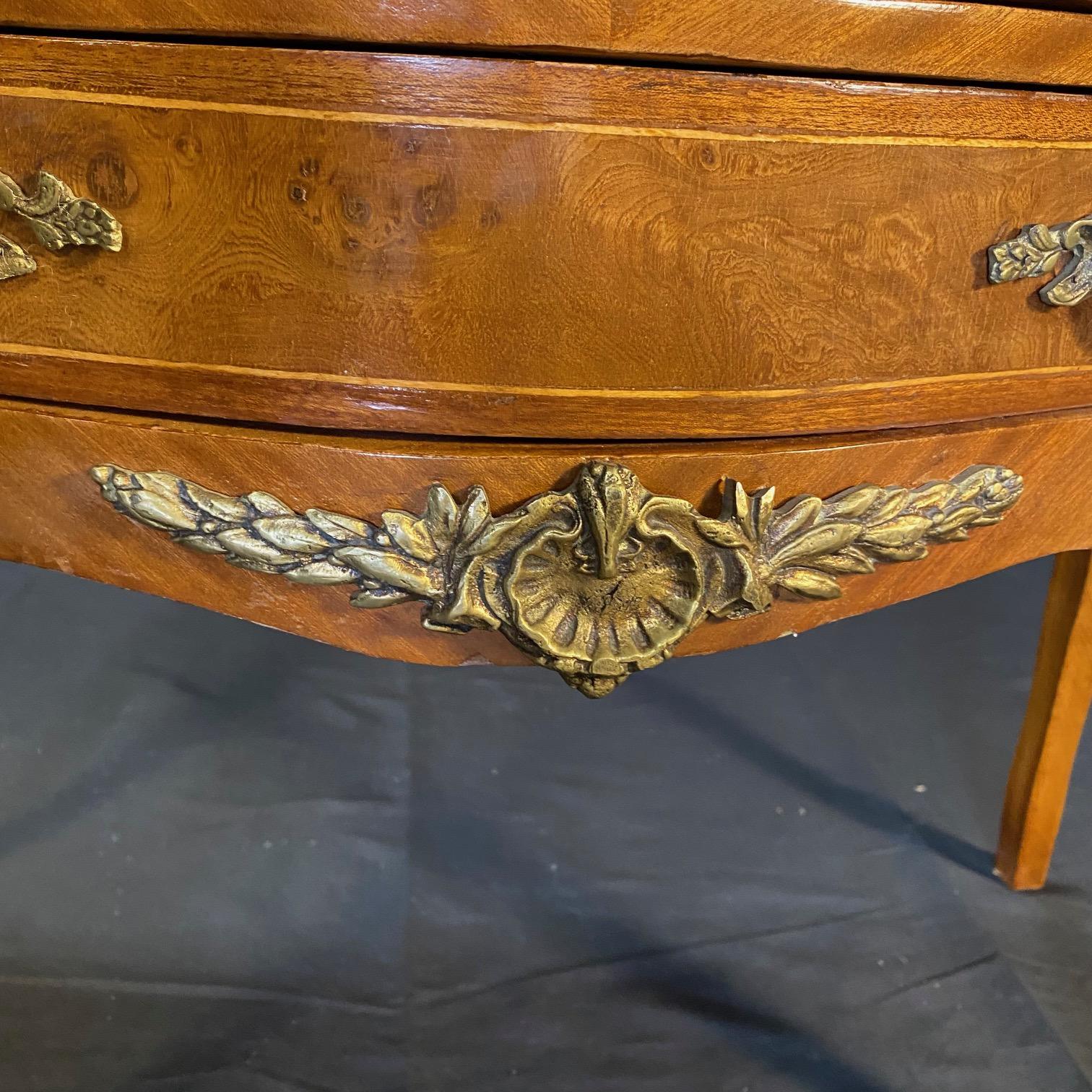 Paire de commodes, tables d'appoint ou tables de nuit Louis XV en vente 1