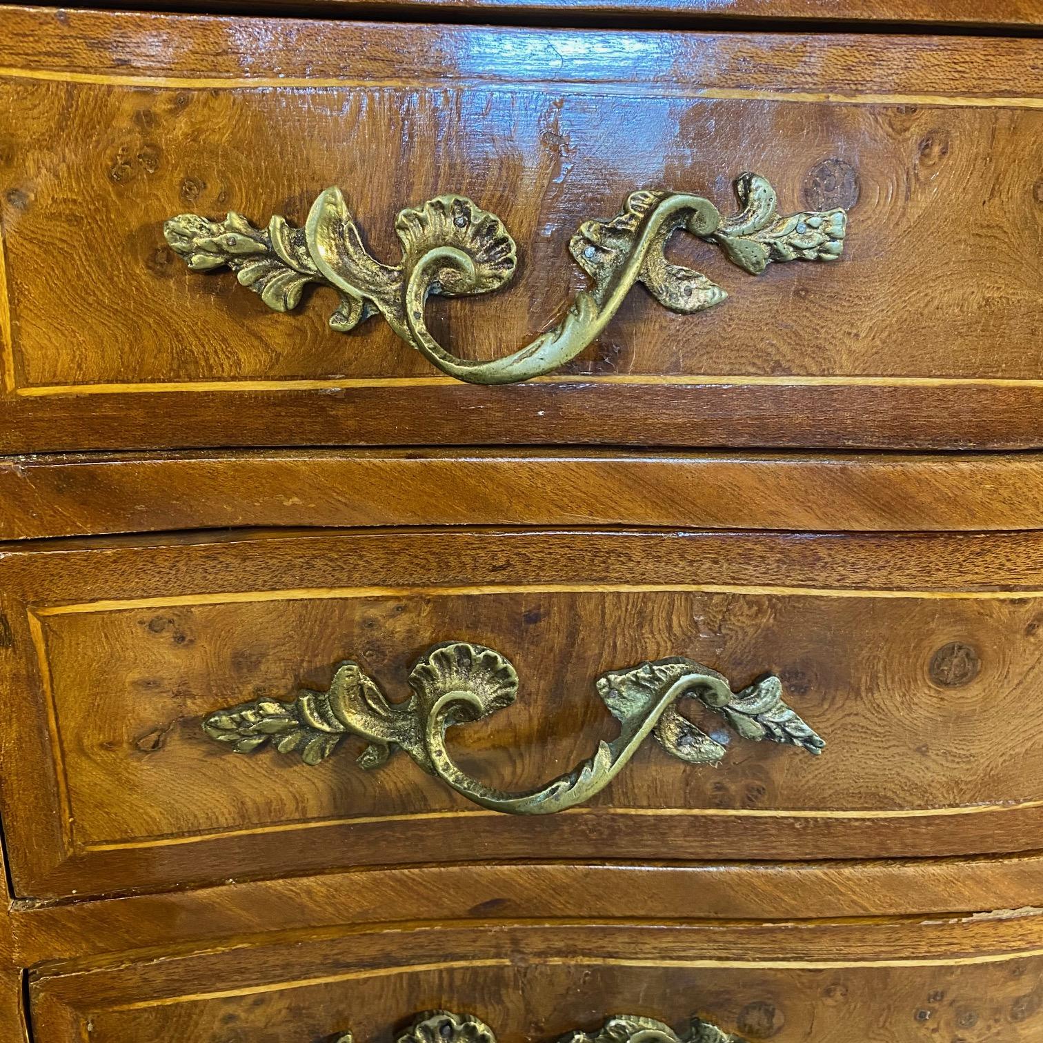 Paire de commodes, tables d'appoint ou tables de nuit Louis XV en vente 2