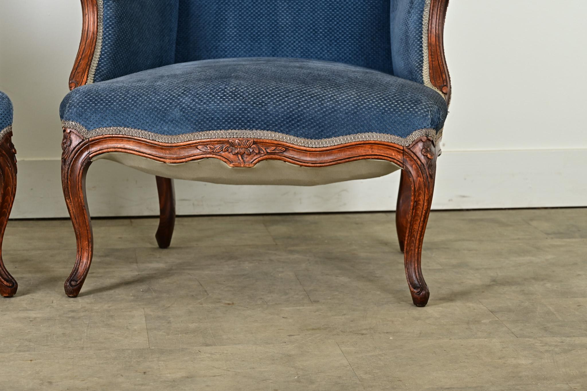 Paire de Bergeres et d'Ottomans Louis XV Bon état - En vente à Baton Rouge, LA