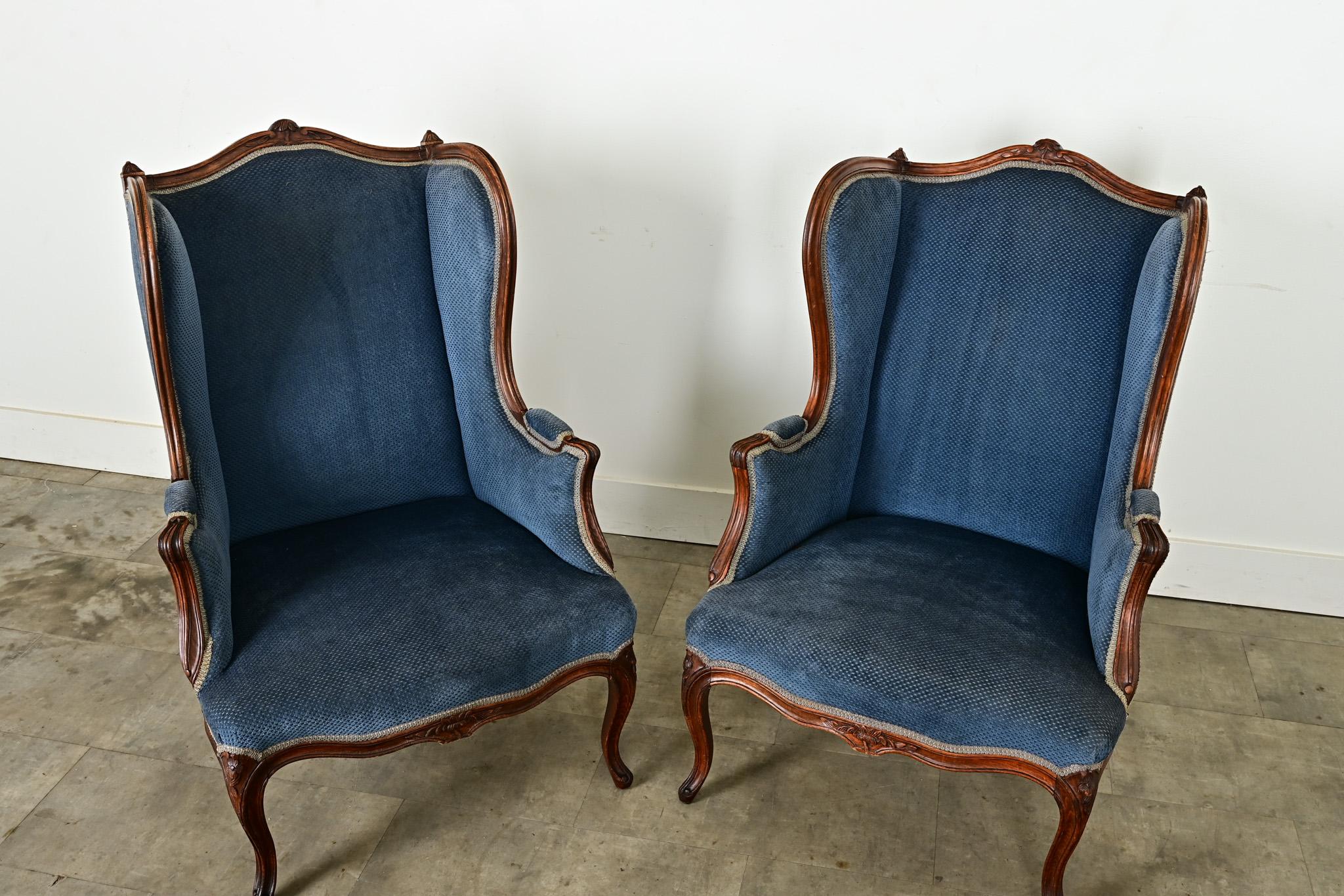 Textile Paire de Bergeres et d'Ottomans Louis XV en vente