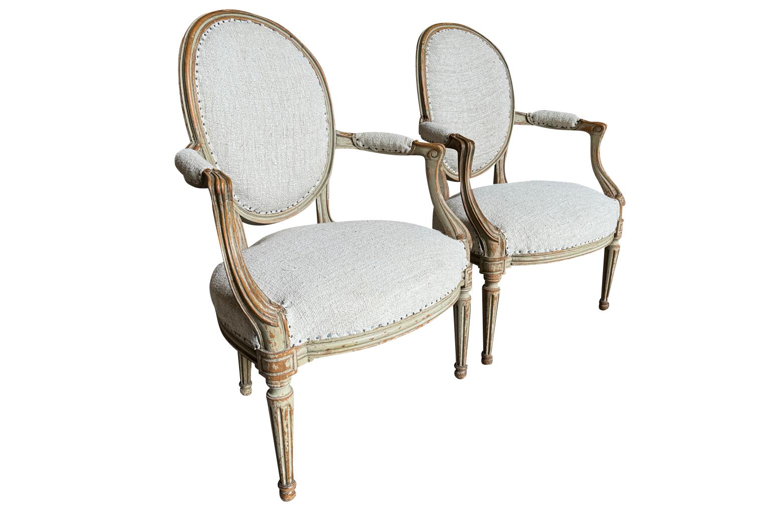 Pareja De Sillones Franceses Estilo Luis XVI en Bueno estado para la venta en Round Top, TX