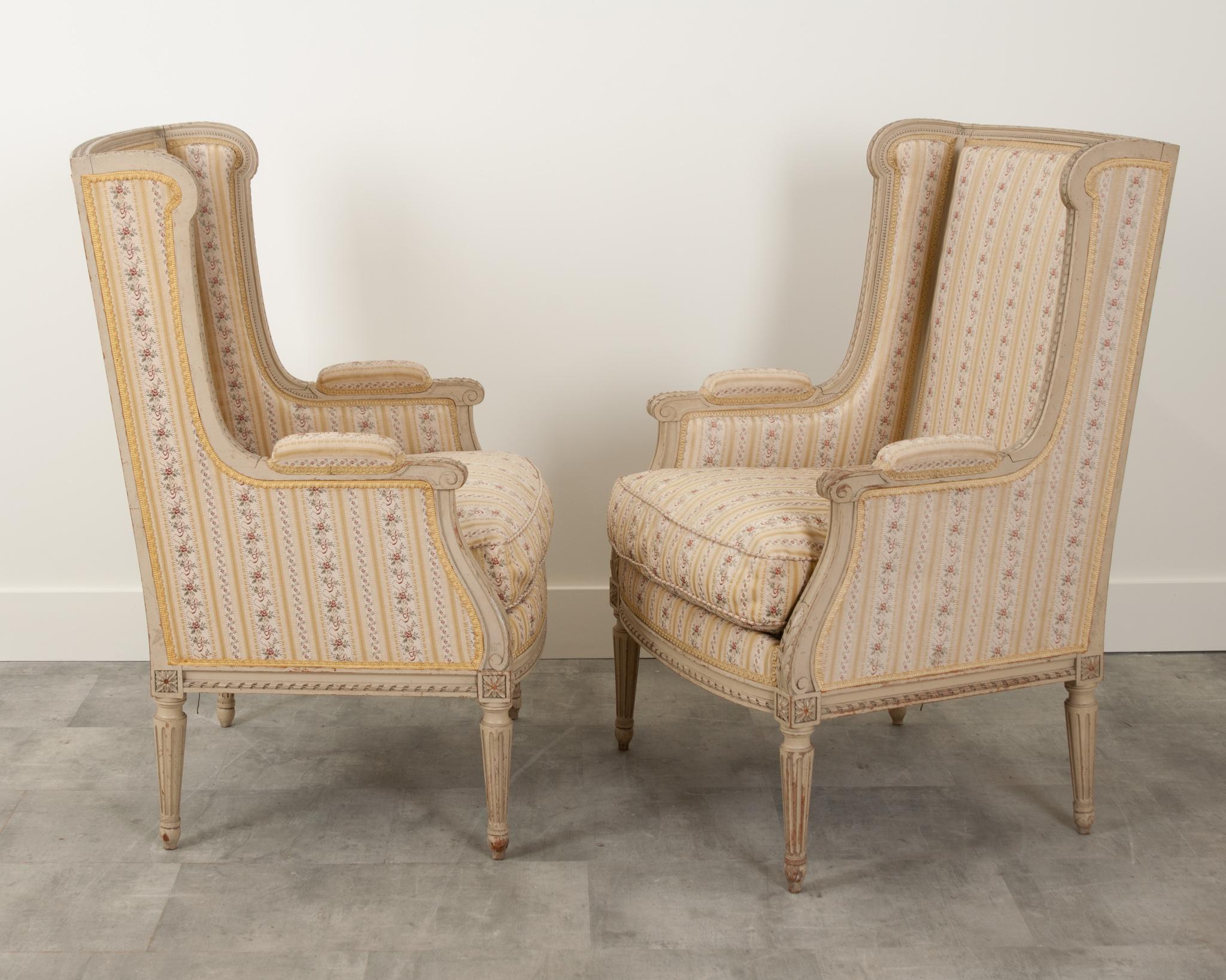 Hand-Crafted French Pair of Louis XVI Style Bergeres For Sale