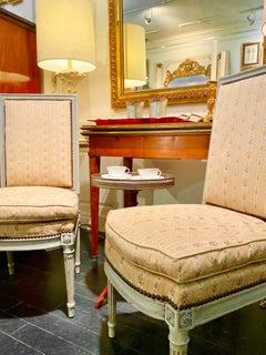 Paire de chaises de style Louis XVI avec tapisserie florale