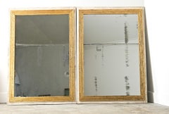 Coppia di specchi dorati francesi in stile Luigi XVI